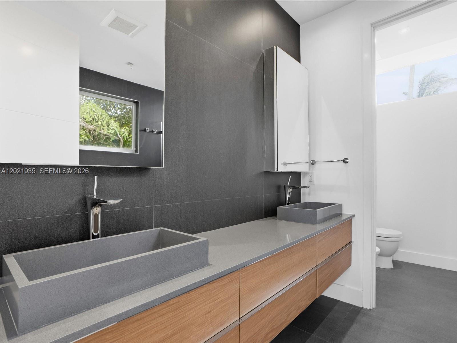 125 Hampton Ln Key Biscayne, FL 33149