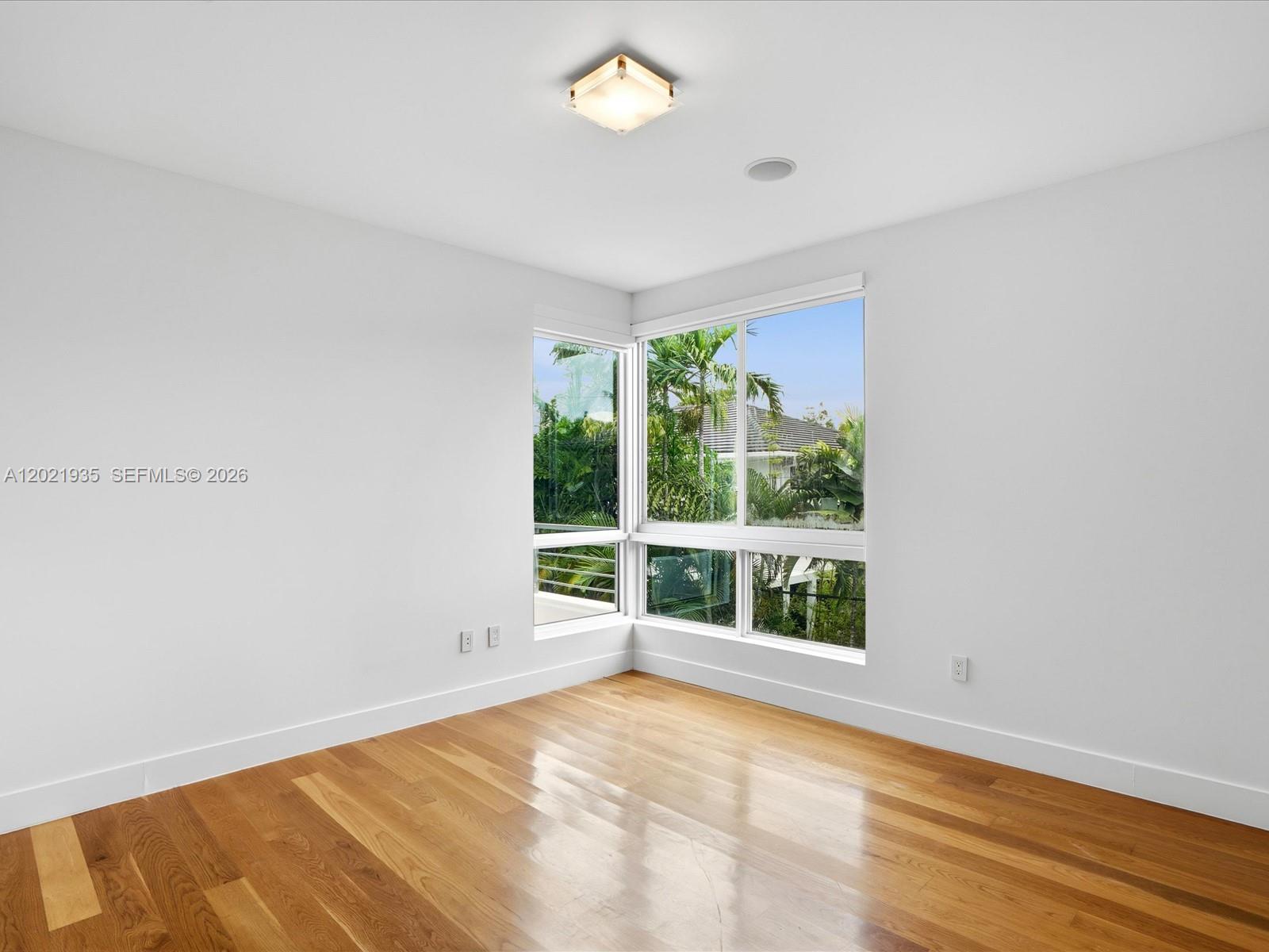 125 Hampton Ln Key Biscayne, FL 33149