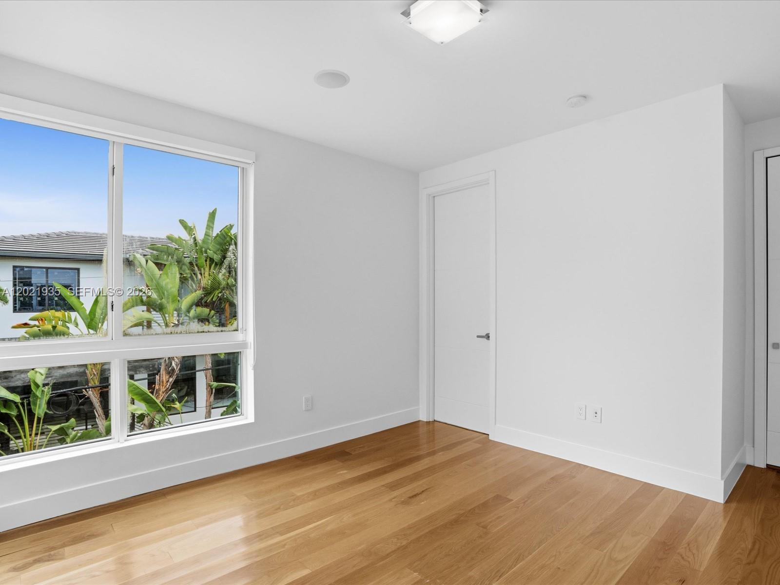 125 Hampton Ln Key Biscayne, FL 33149
