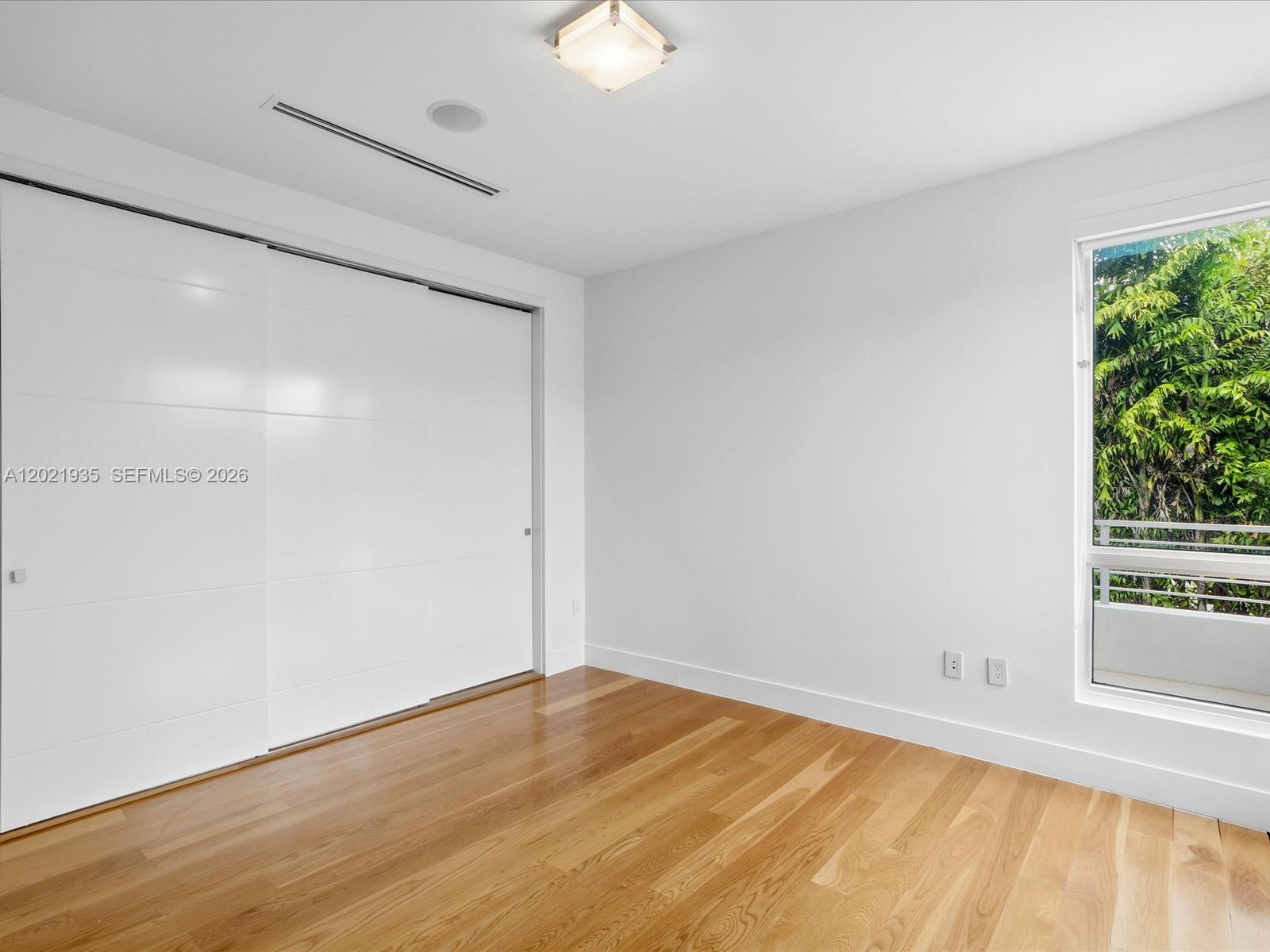 125 Hampton Ln Key Biscayne, FL 33149