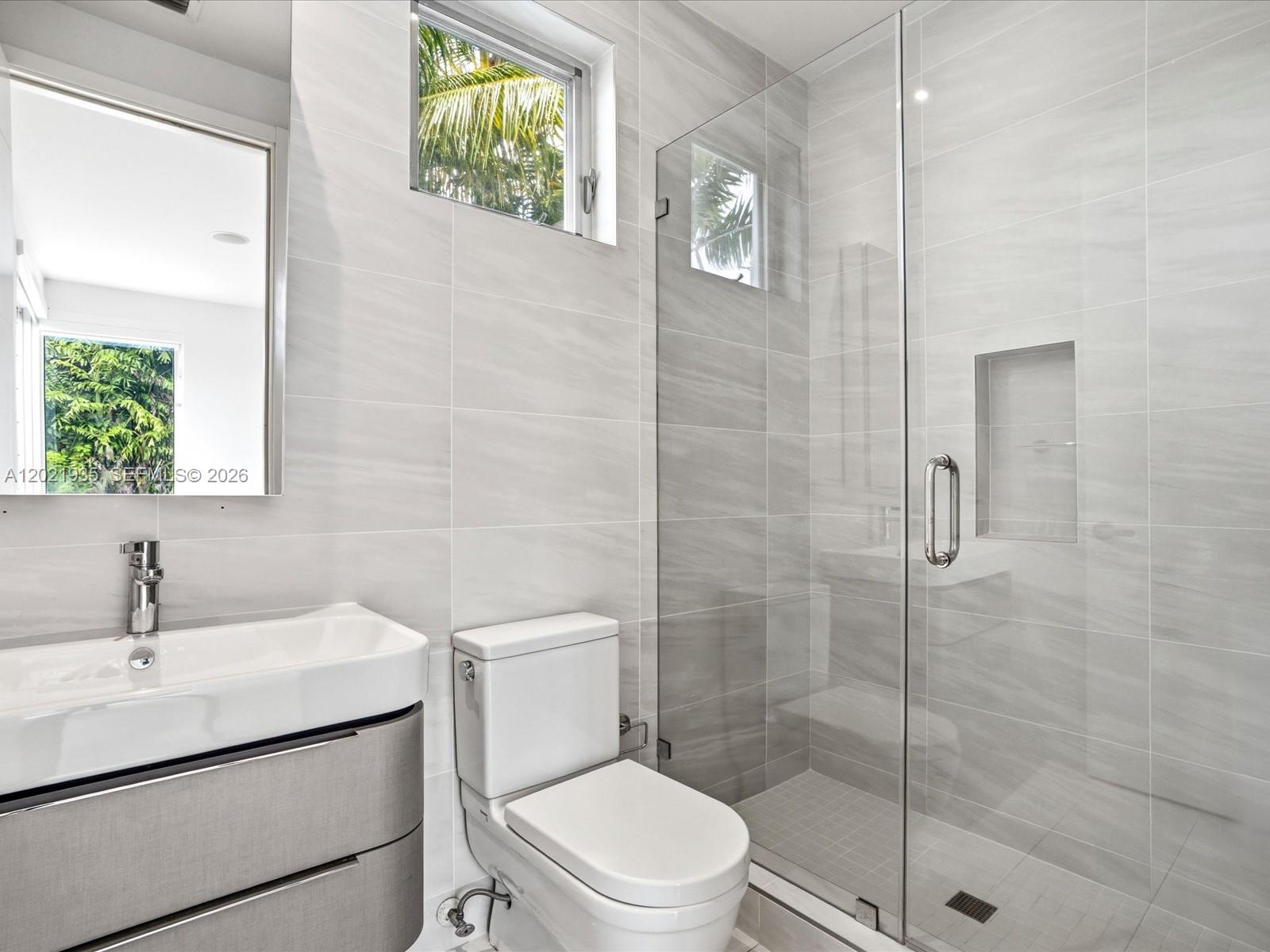 125 Hampton Ln Key Biscayne, FL 33149