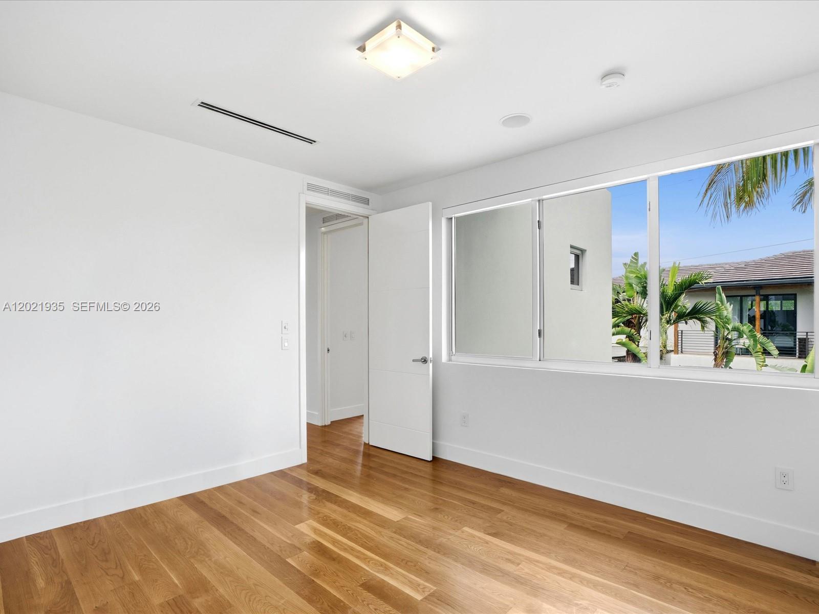 125 Hampton Ln Key Biscayne, FL 33149