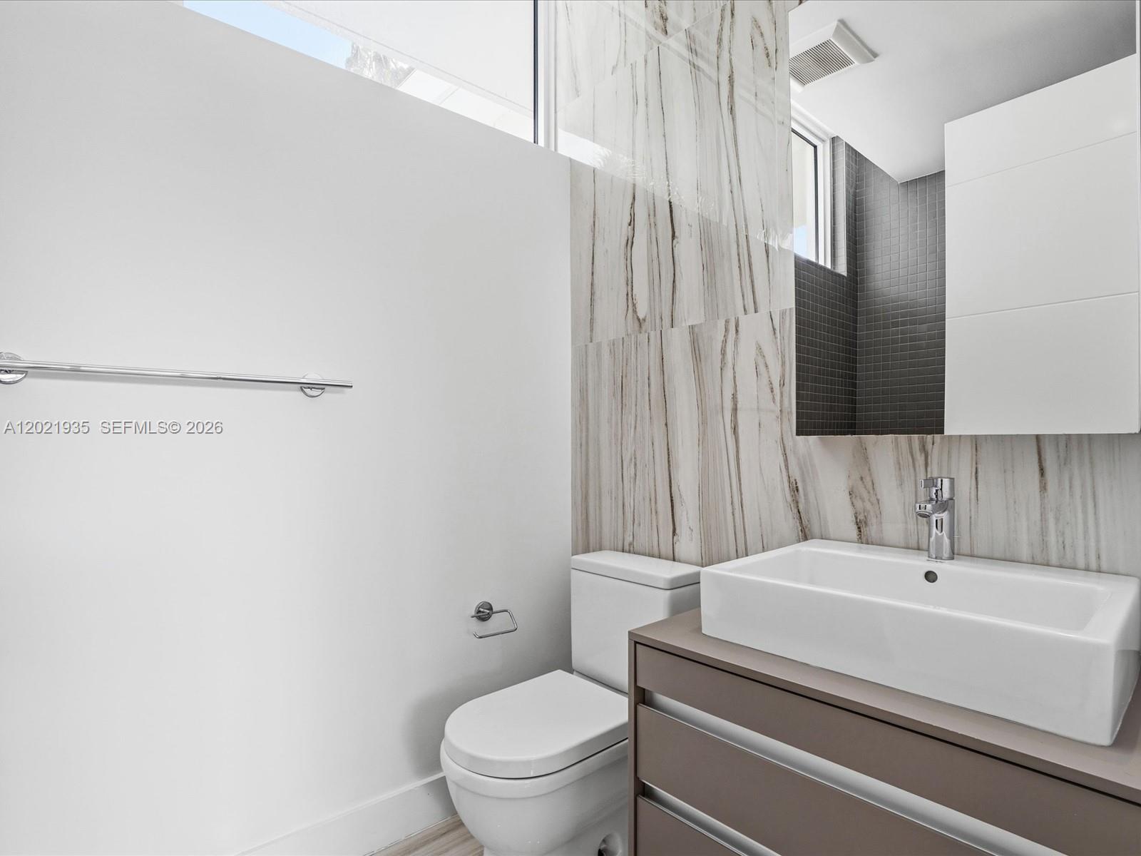 125 Hampton Ln Key Biscayne, FL 33149