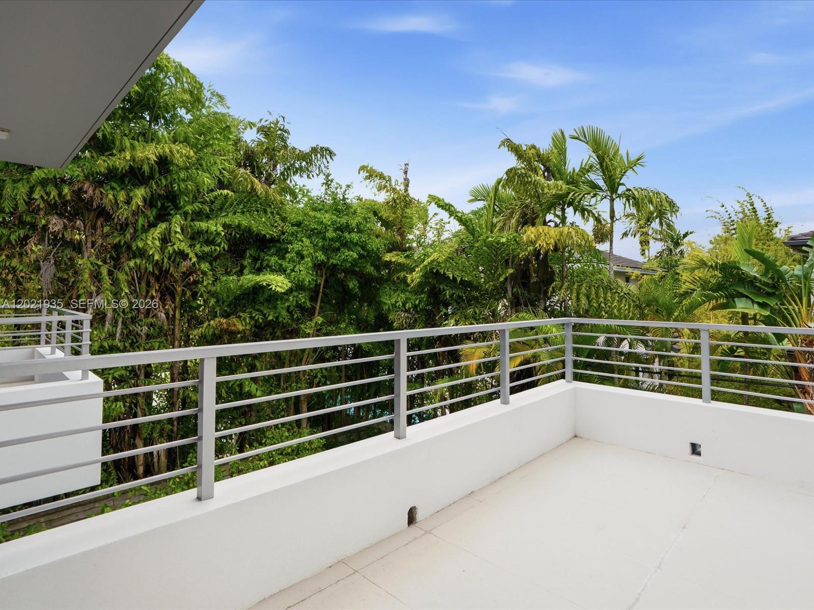 125 Hampton Ln Key Biscayne, FL 33149