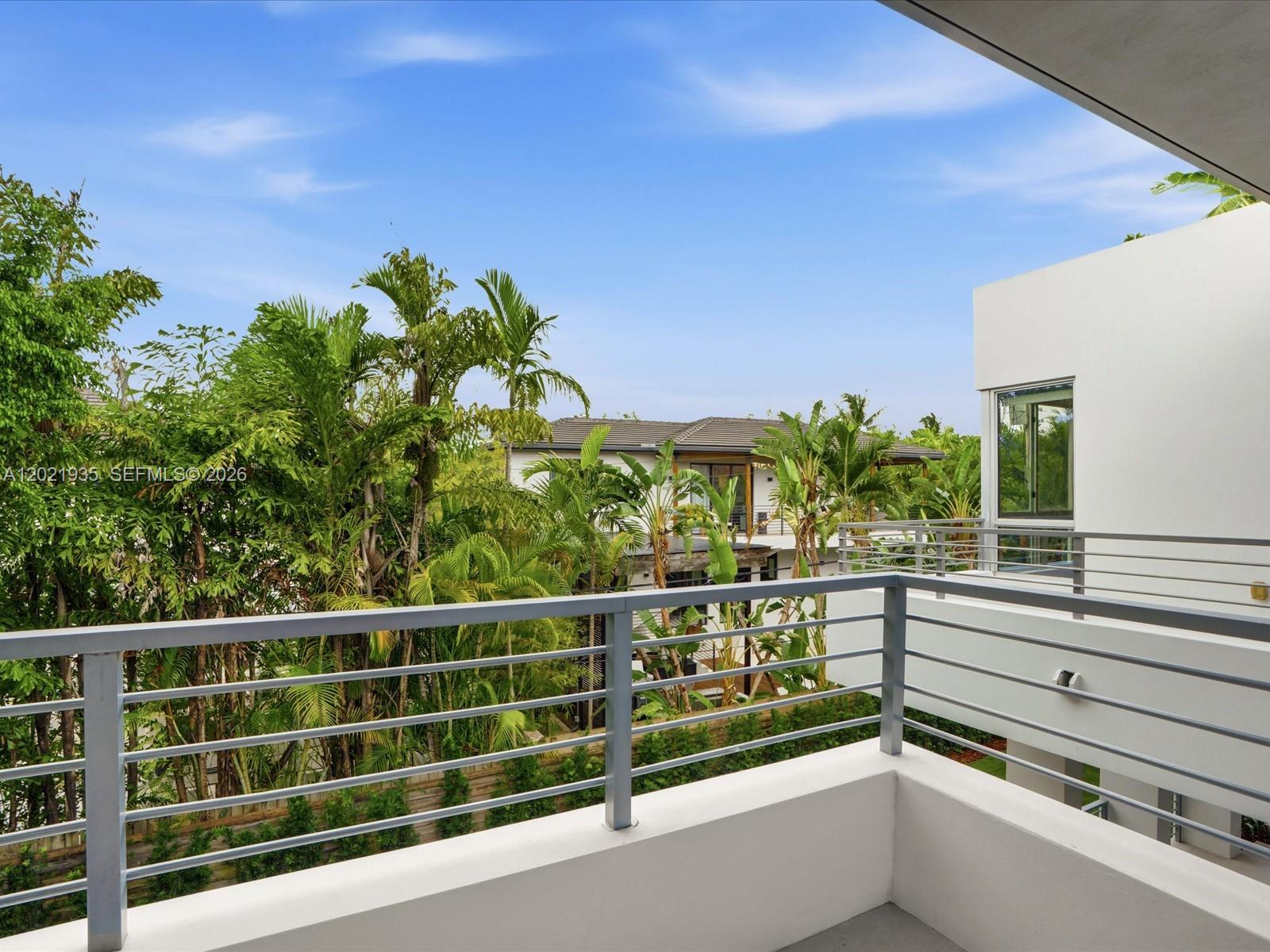 125 Hampton Ln Key Biscayne, FL 33149