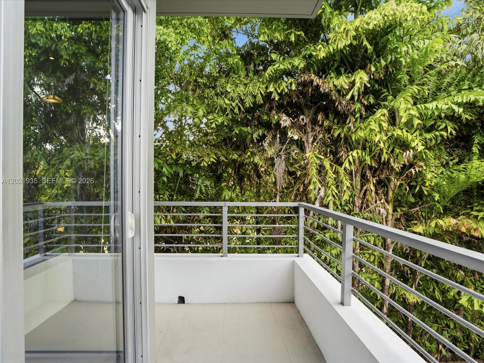 125 Hampton Ln Key Biscayne, FL 33149