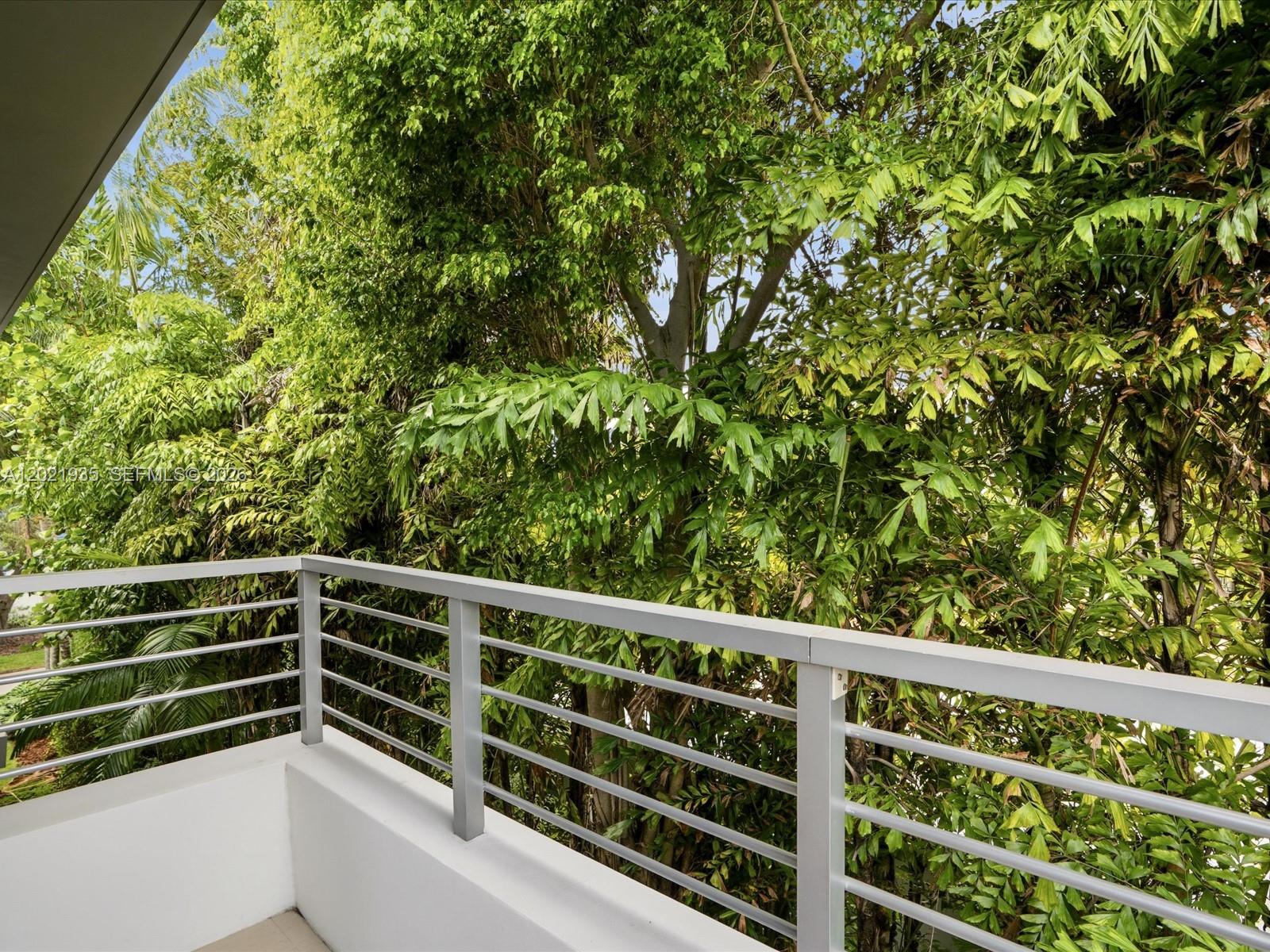 125 Hampton Ln Key Biscayne, FL 33149