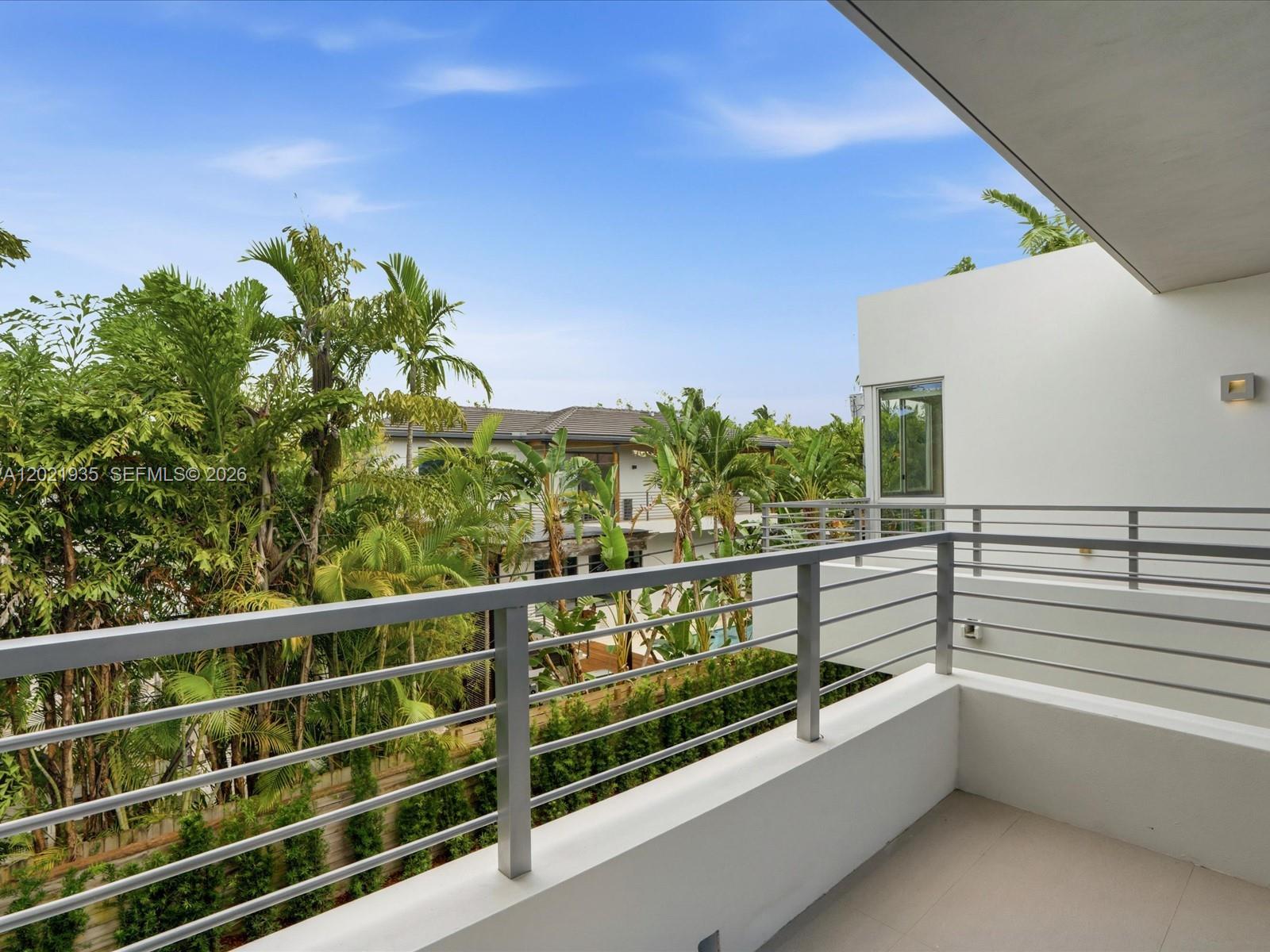 125 Hampton Ln Key Biscayne, FL 33149