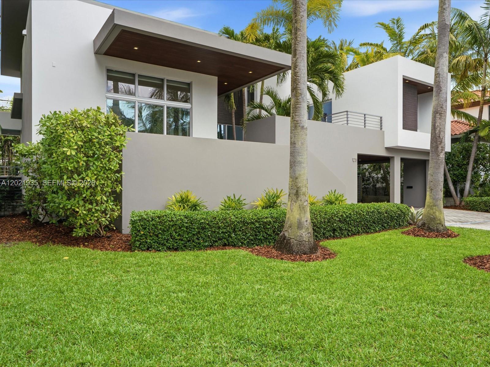 125 Hampton Ln Key Biscayne, FL 33149