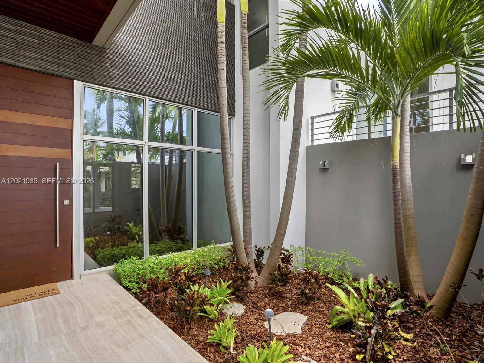 125 Hampton Ln Key Biscayne, FL 33149