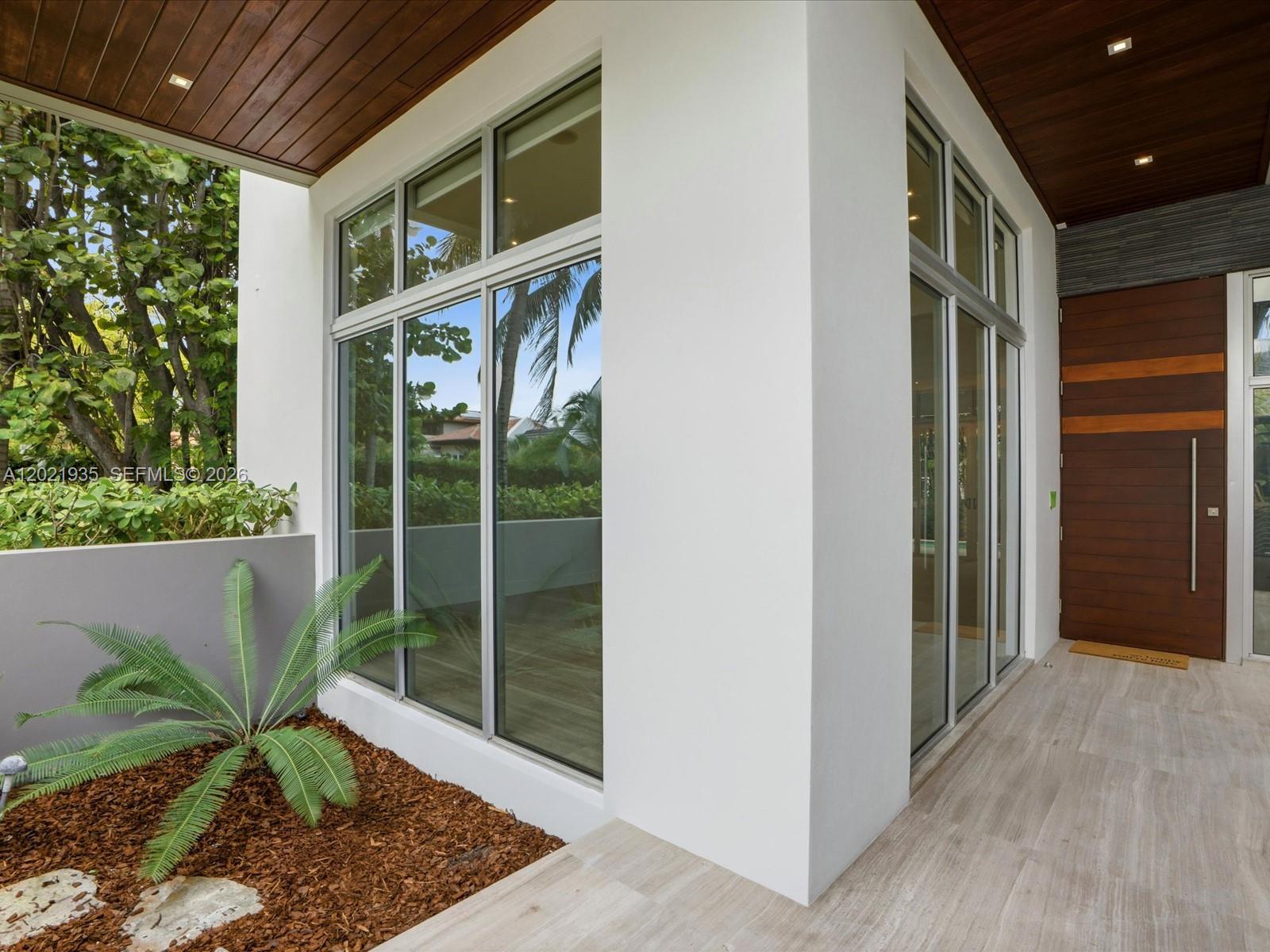 125 Hampton Ln Key Biscayne, FL 33149