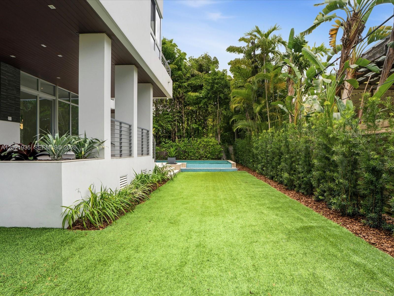 125 Hampton Ln Key Biscayne, FL 33149