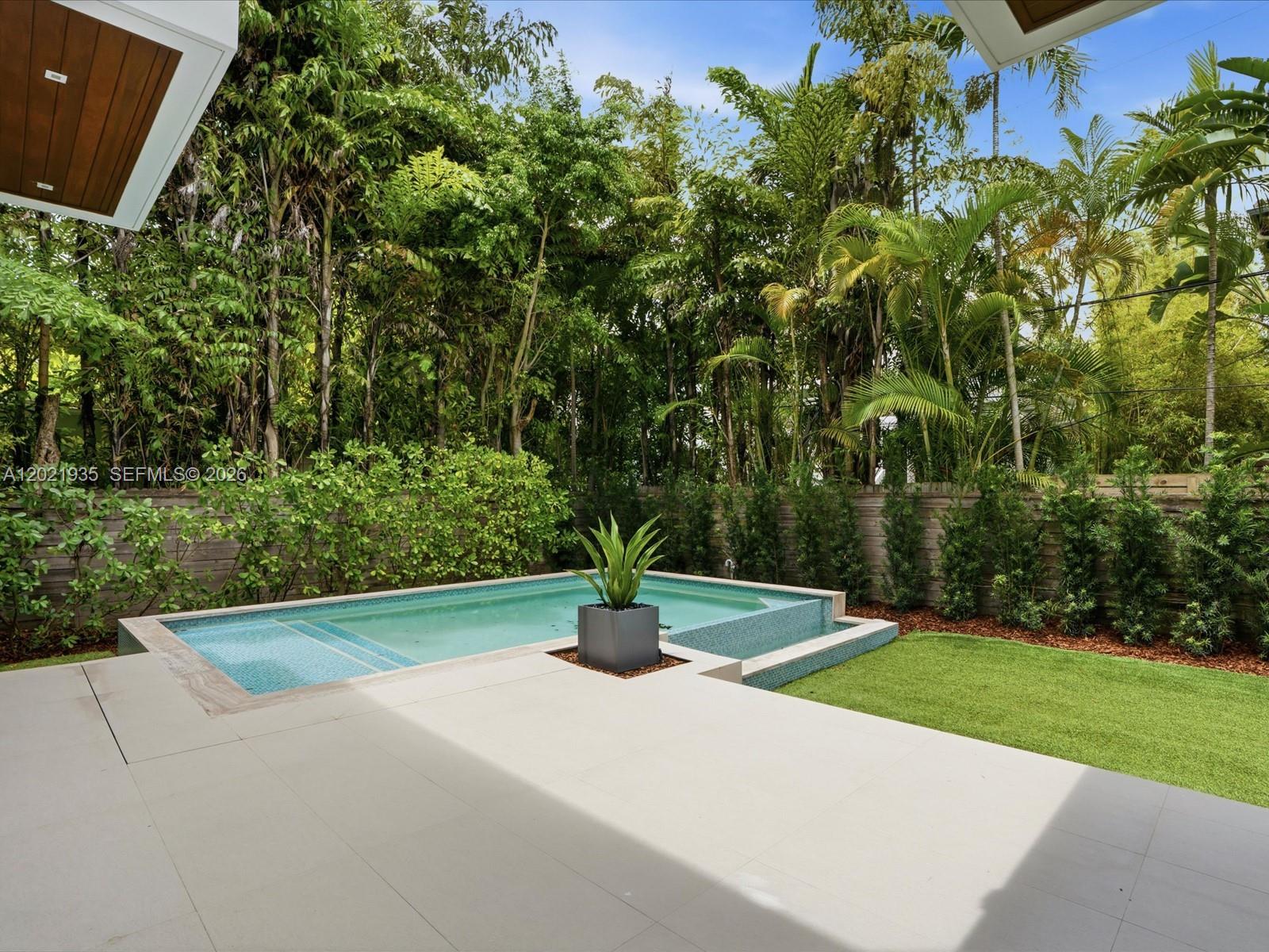 125 Hampton Ln Key Biscayne, FL 33149