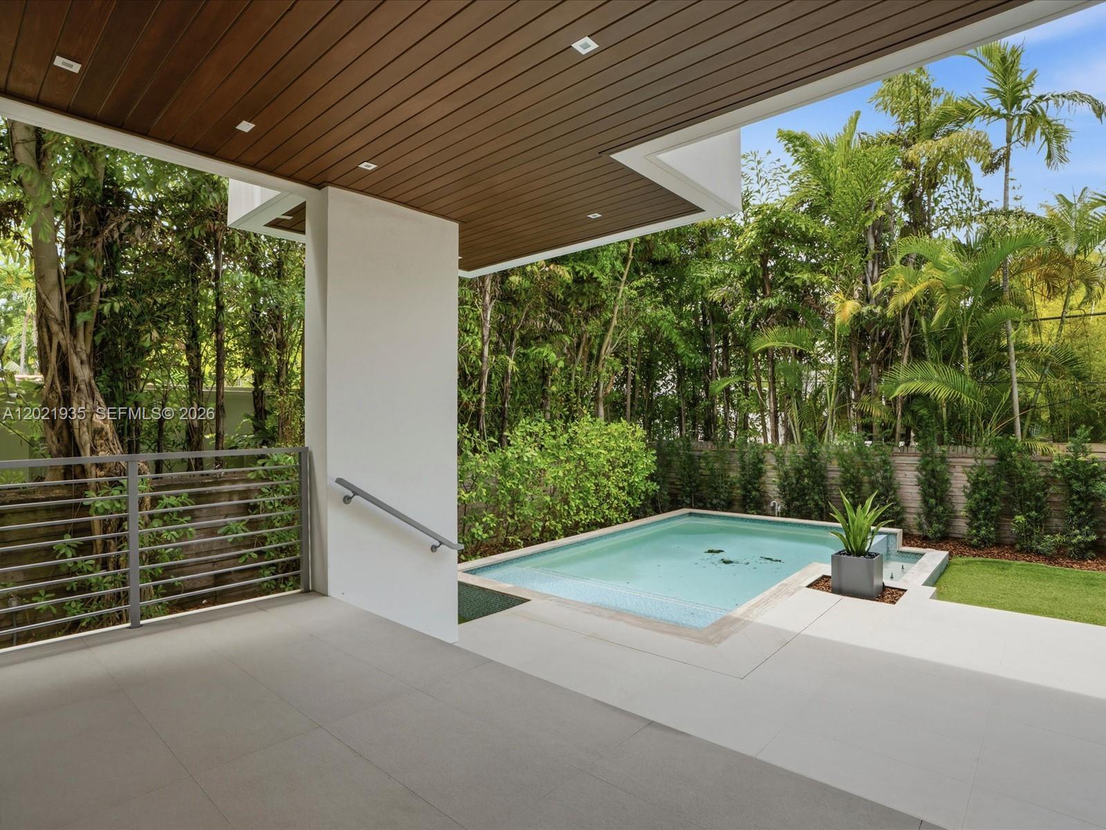 125 Hampton Ln Key Biscayne, FL 33149