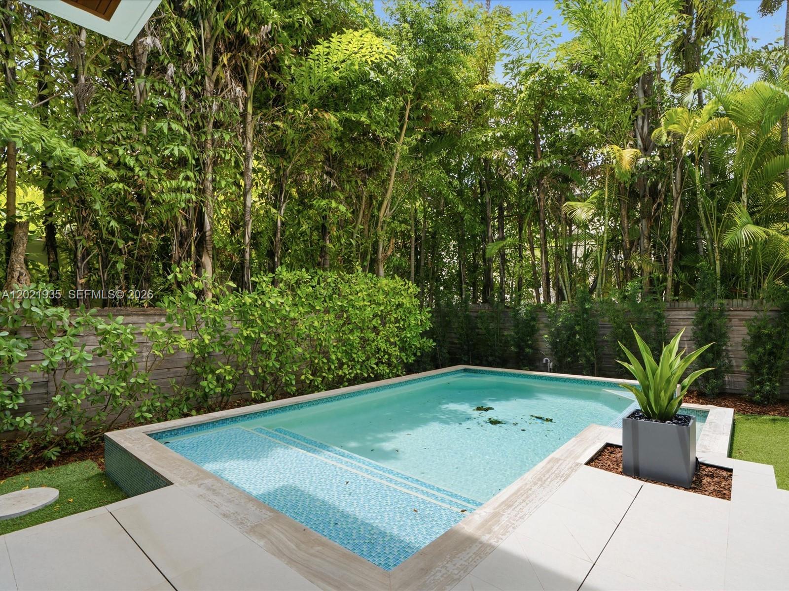 125 Hampton Ln Key Biscayne, FL 33149