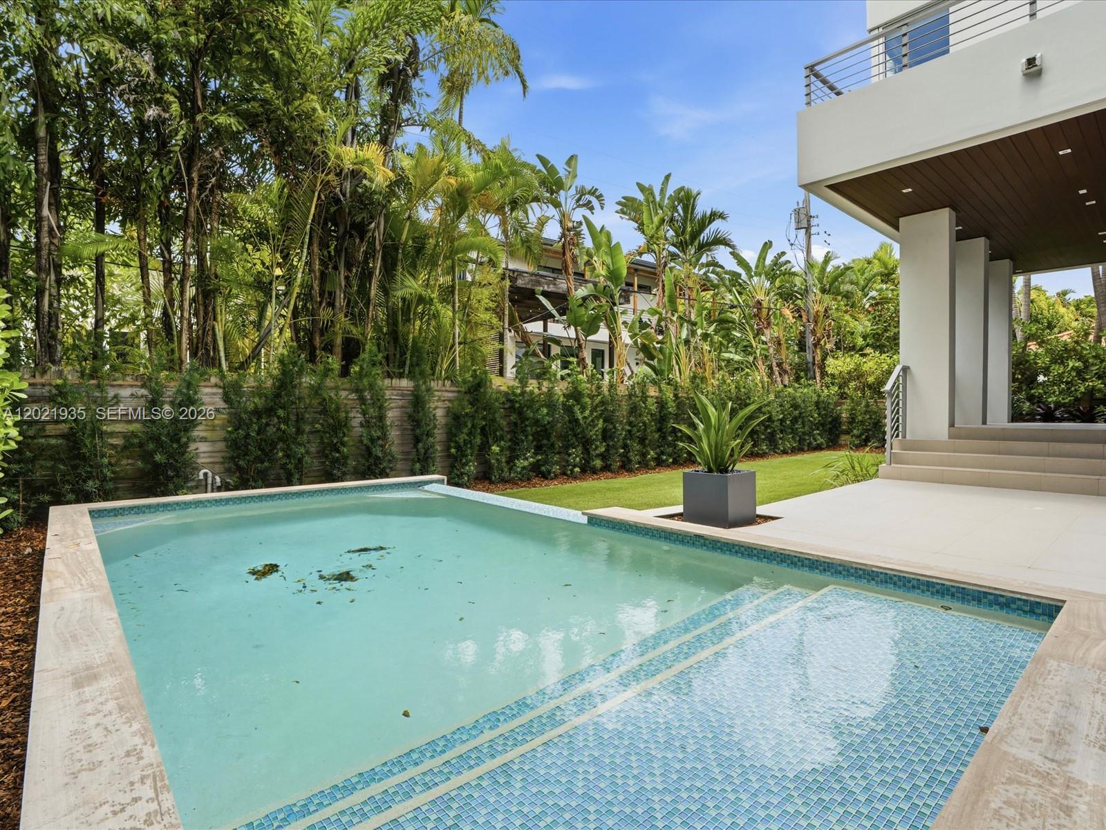 125 Hampton Ln Key Biscayne, FL 33149