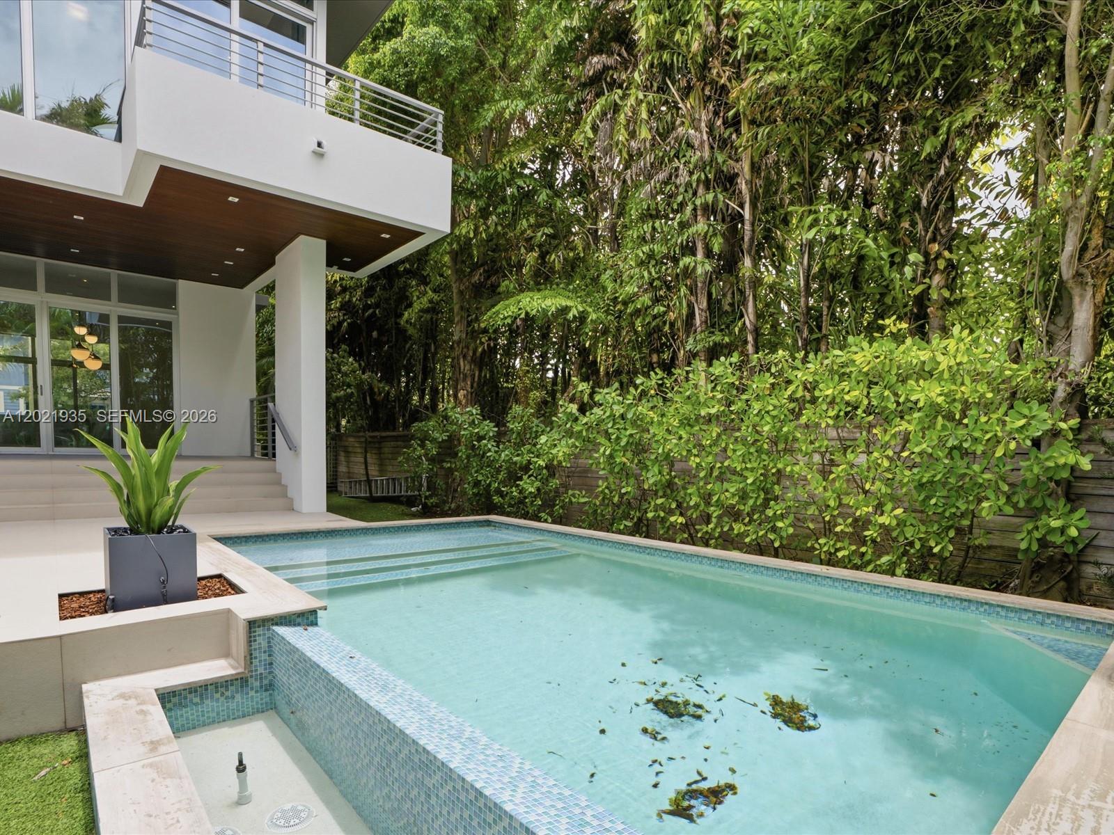 125 Hampton Ln Key Biscayne, FL 33149