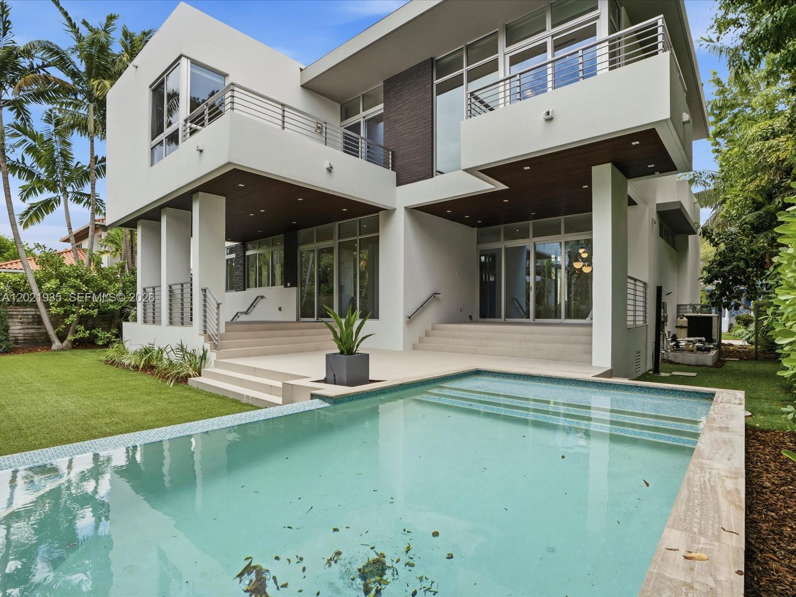 125 Hampton Ln Key Biscayne, FL 33149
