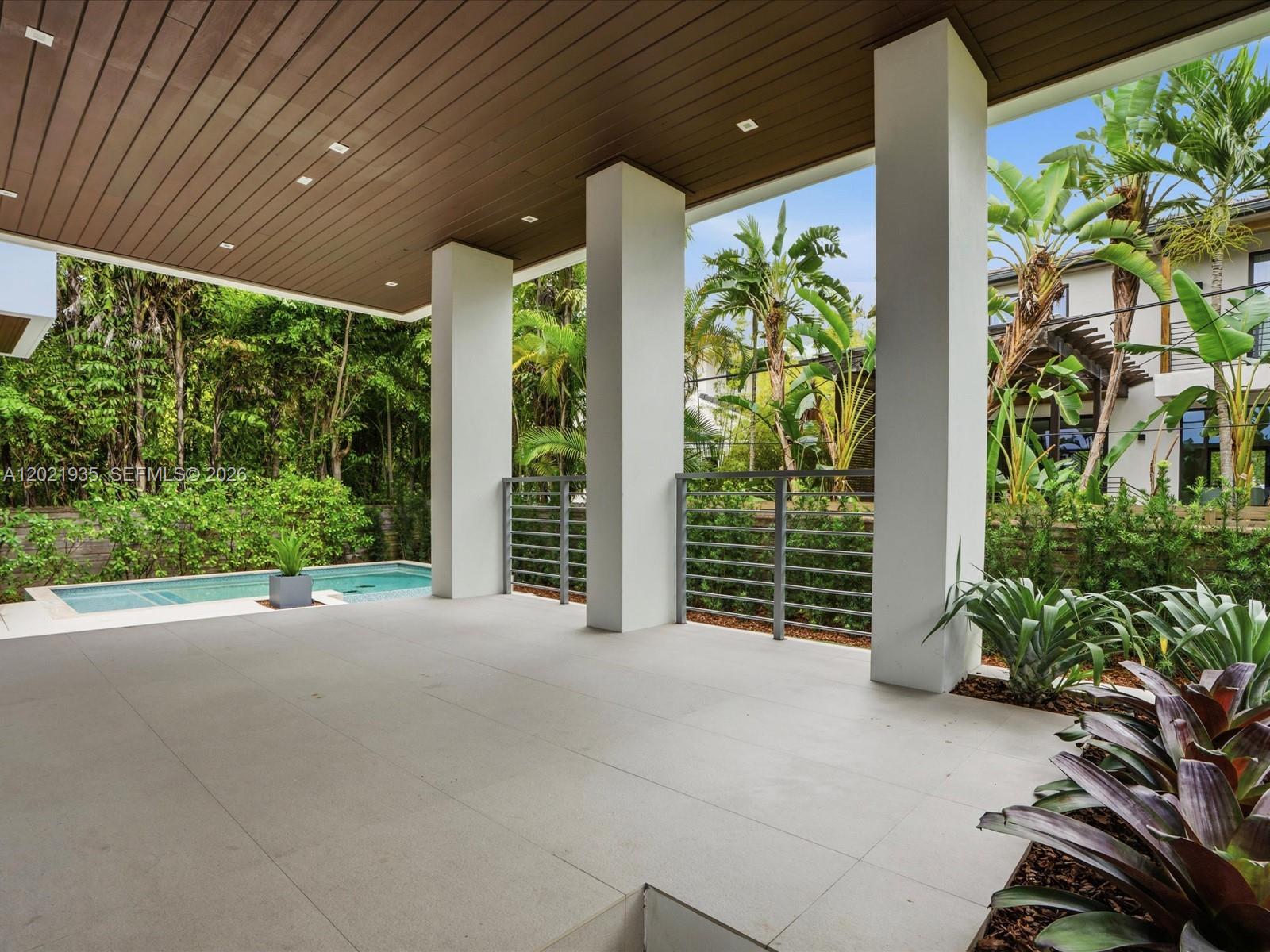 125 Hampton Ln Key Biscayne, FL 33149