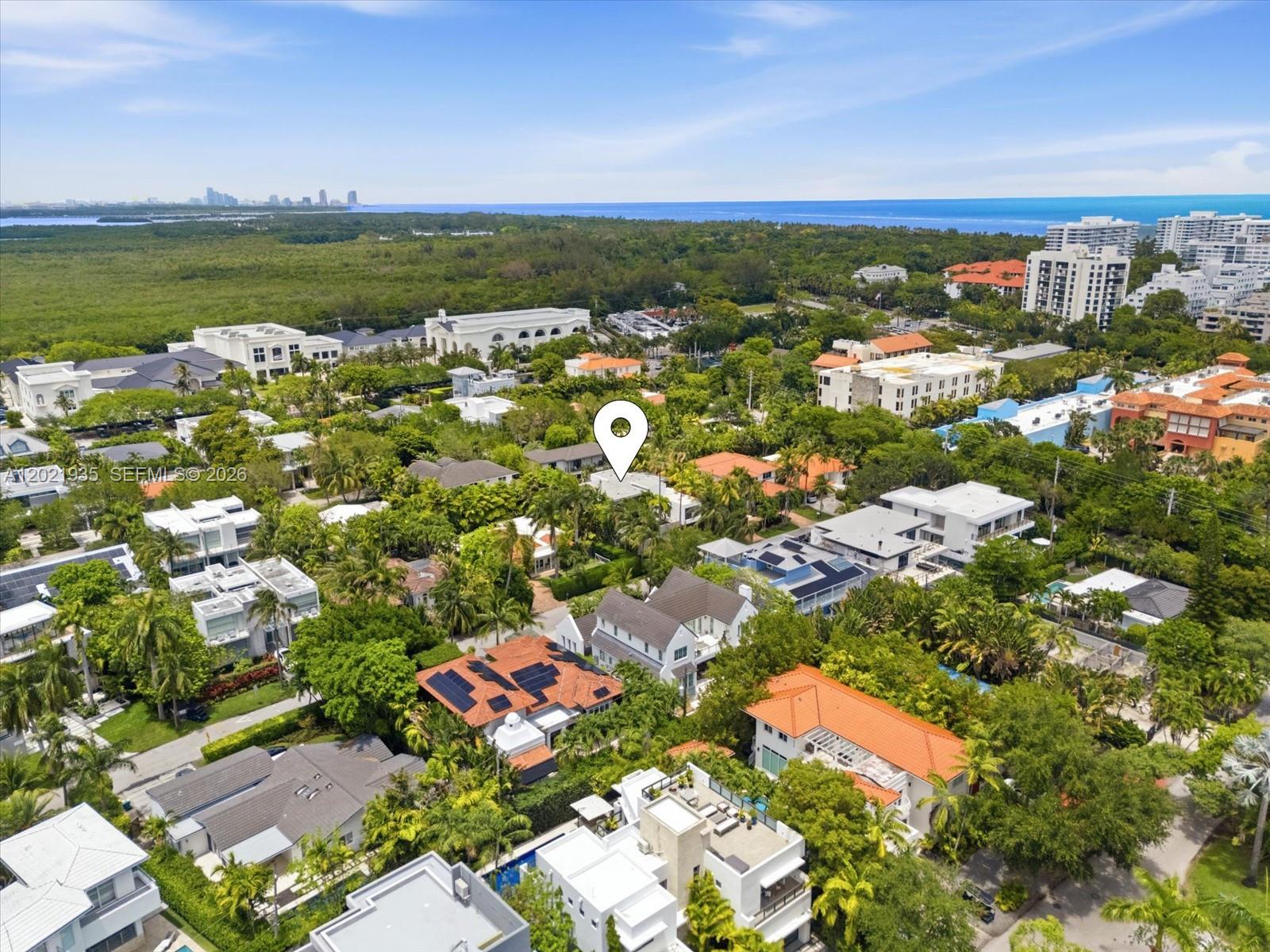 125 Hampton Ln Key Biscayne, FL 33149