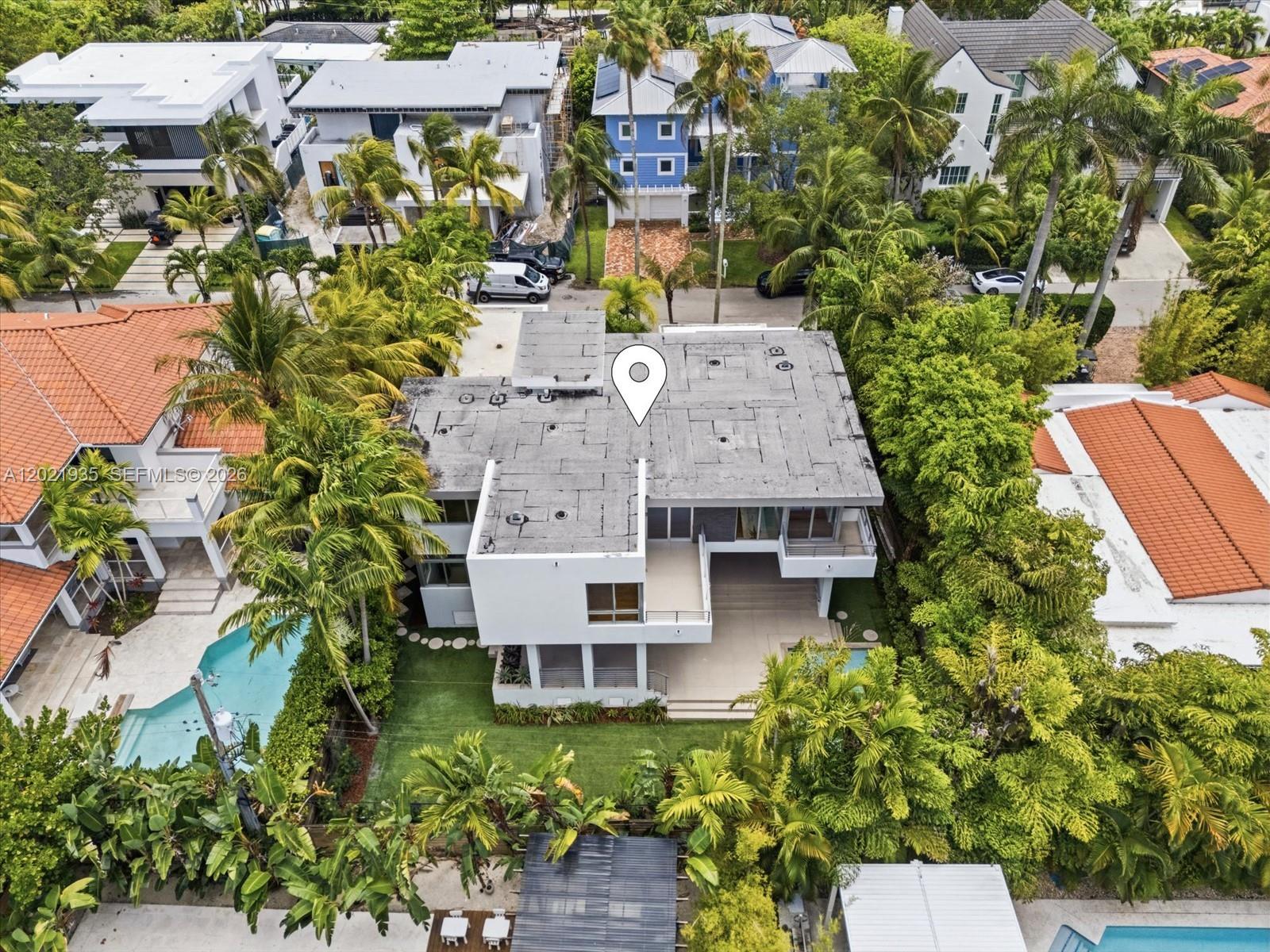 125 Hampton Ln Key Biscayne, FL 33149