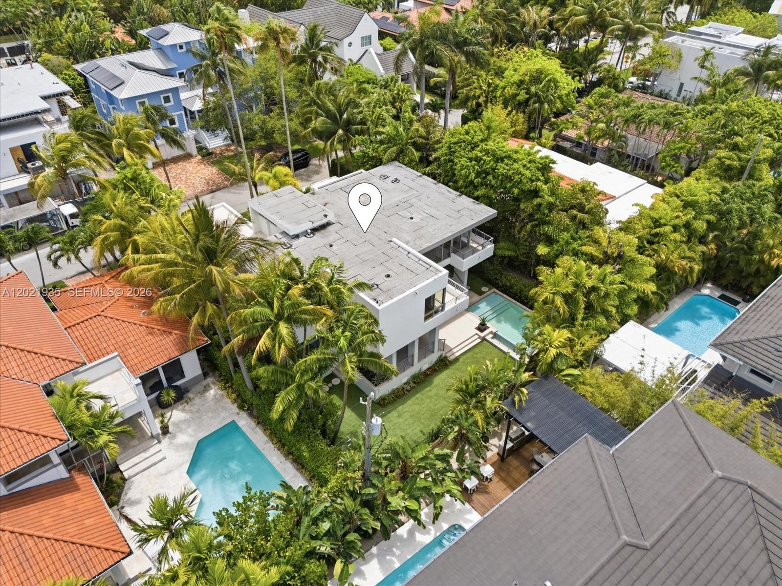 125 Hampton Ln Key Biscayne, FL 33149