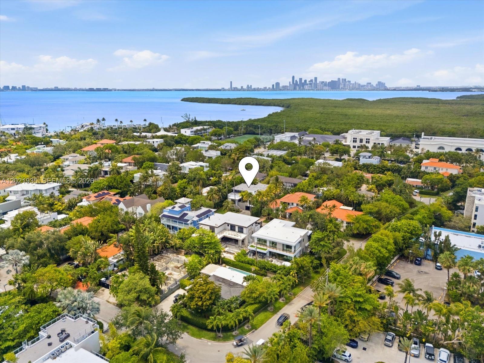 125 Hampton Ln Key Biscayne, FL 33149