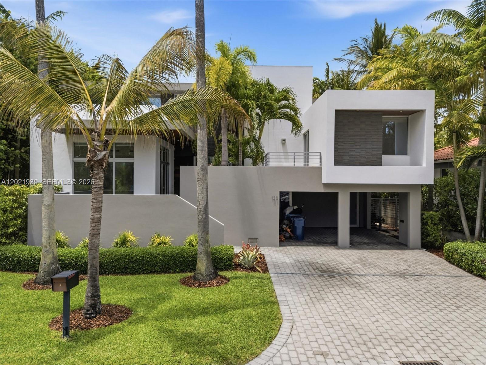125 Hampton Ln Key Biscayne, FL 33149