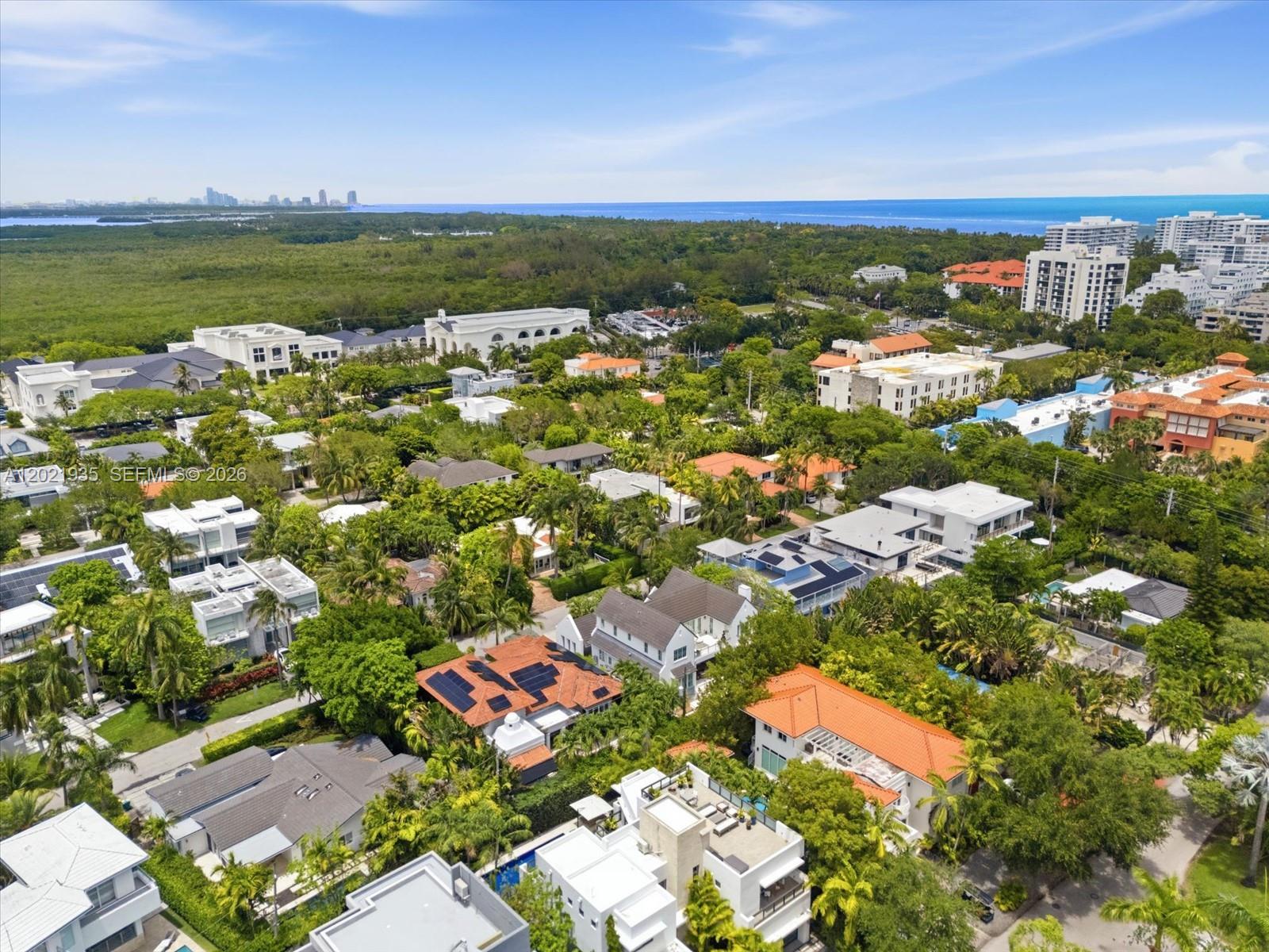 125 Hampton Ln Key Biscayne, FL 33149