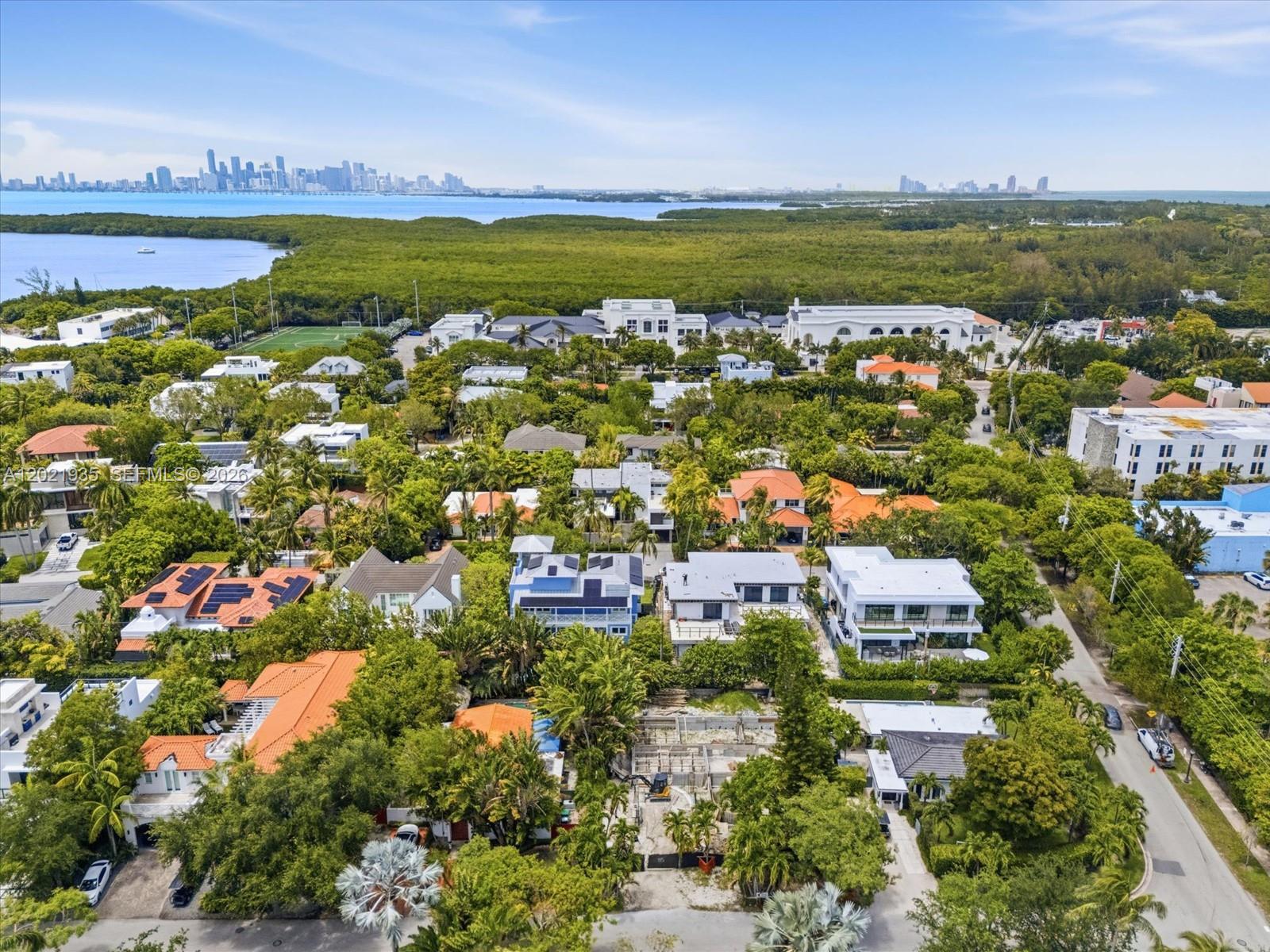 125 Hampton Ln Key Biscayne, FL 33149