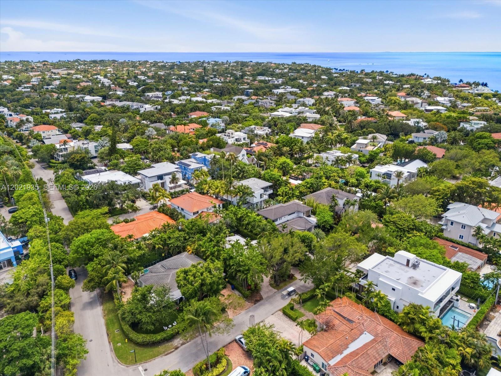 125 Hampton Ln Key Biscayne, FL 33149