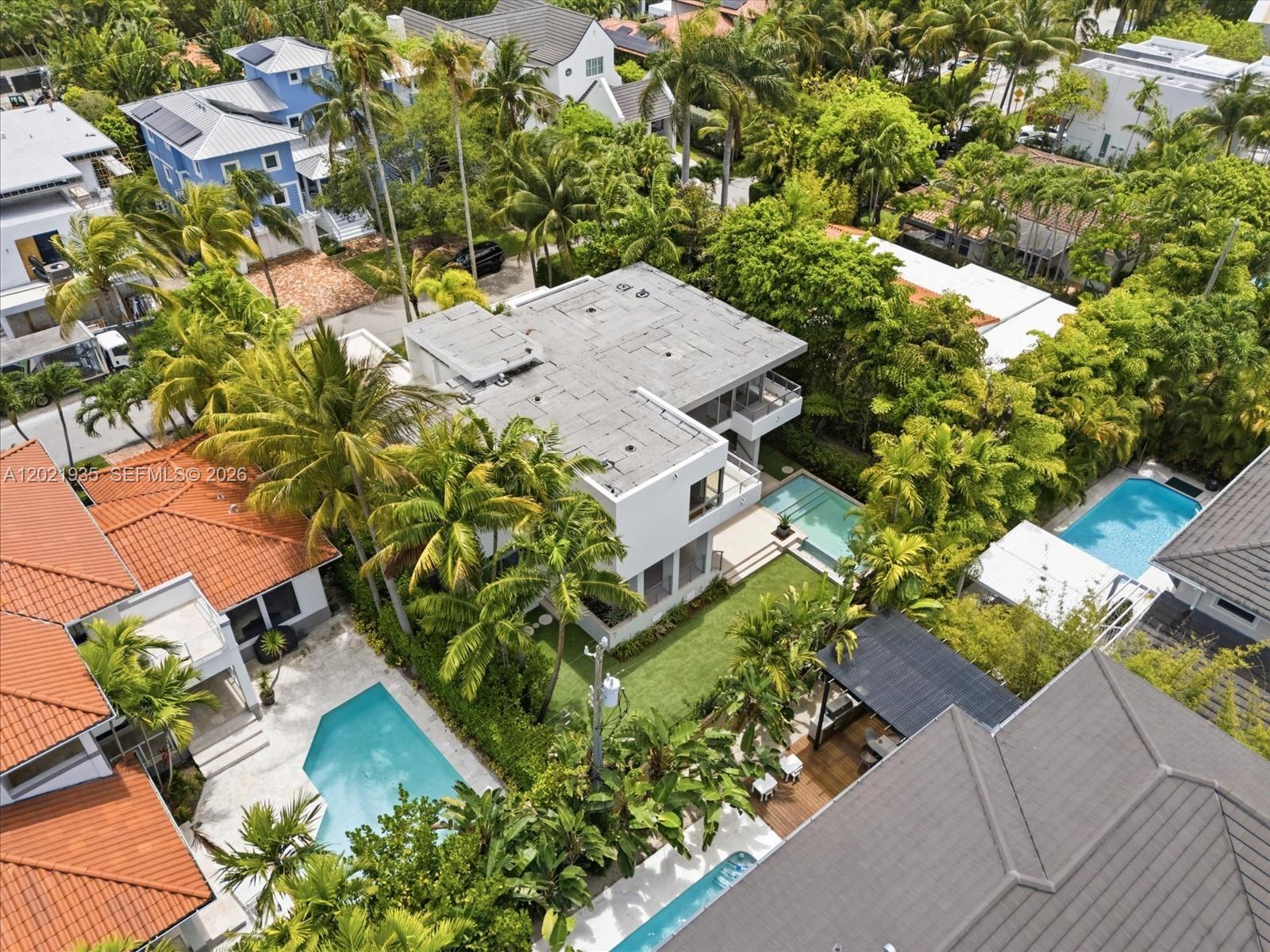 125 Hampton Ln Key Biscayne, FL 33149