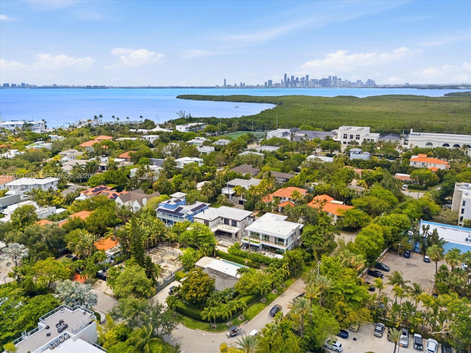 125 Hampton Ln Key Biscayne, FL 33149