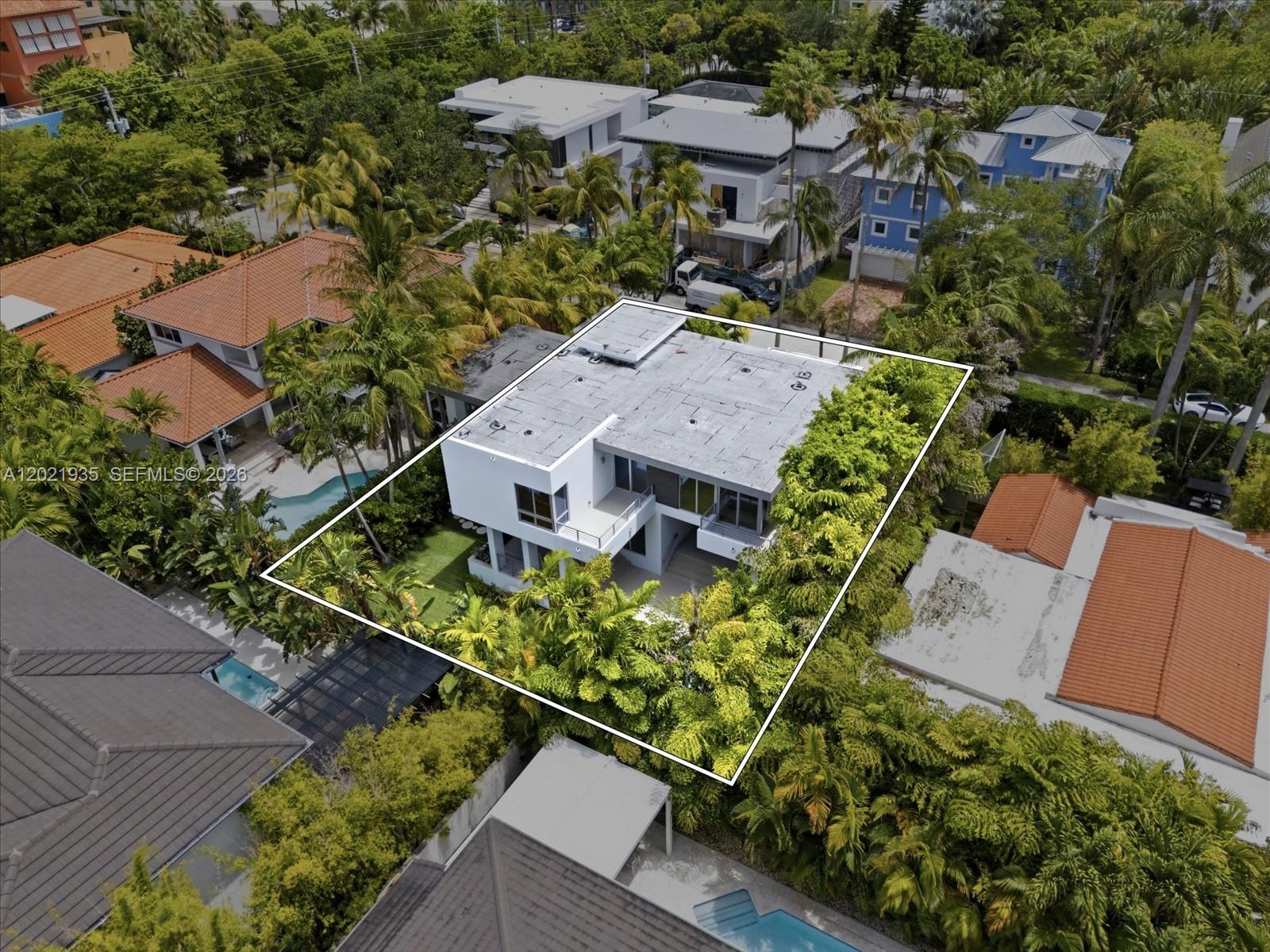 125 Hampton Ln Key Biscayne, FL 33149