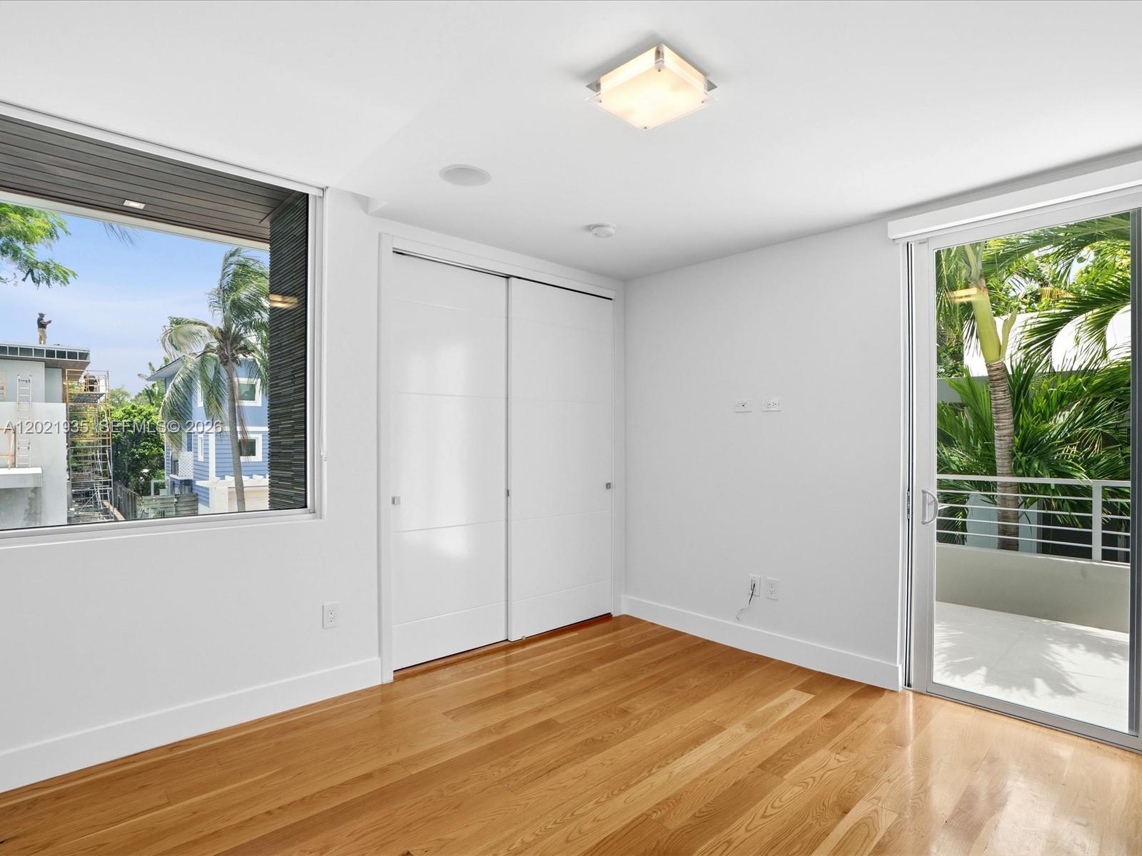 125 Hampton Ln Key Biscayne, FL 33149