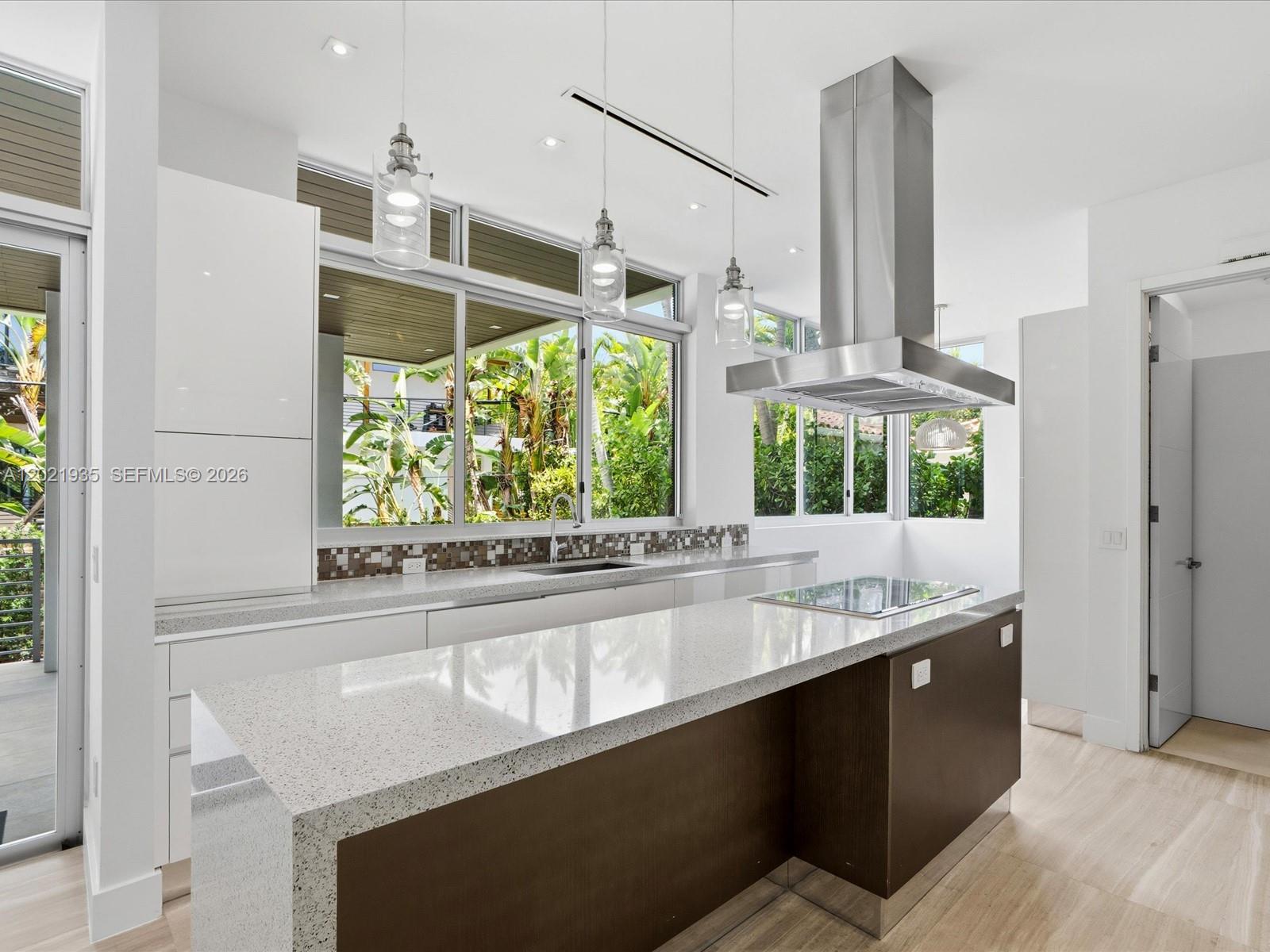 125 Hampton Ln Key Biscayne, FL 33149