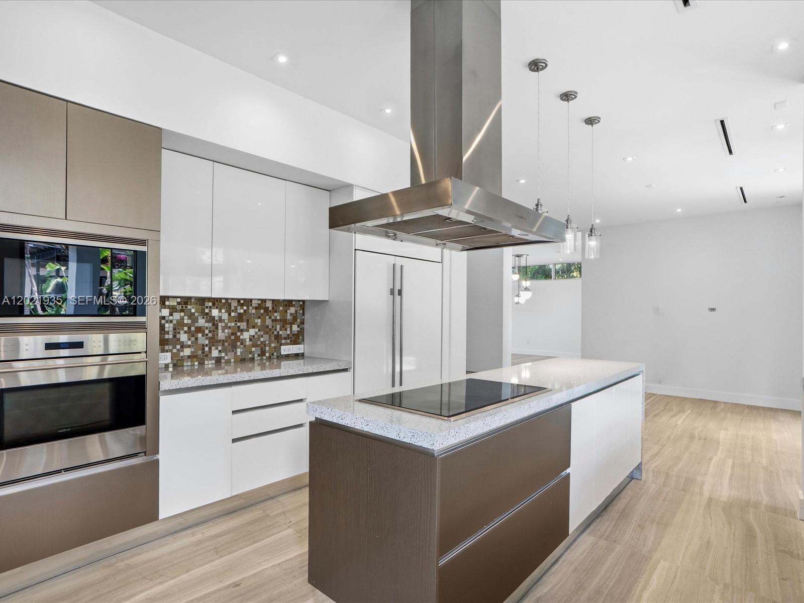 125 Hampton Ln Key Biscayne, FL 33149