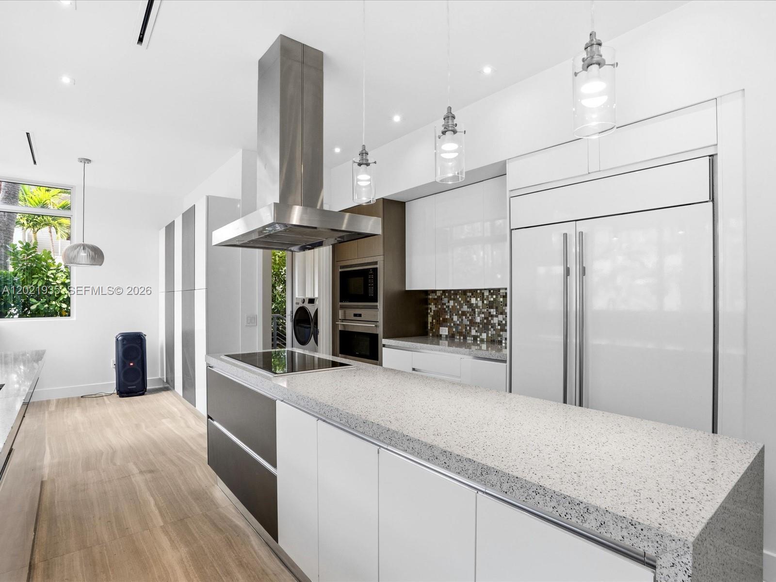 125 Hampton Ln Key Biscayne, FL 33149