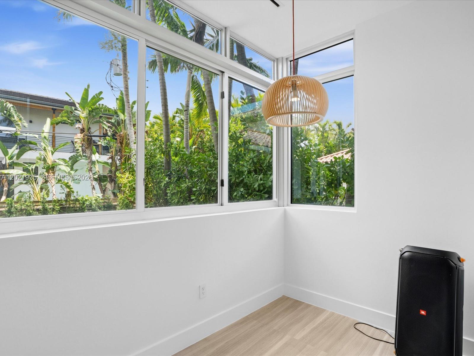 125 Hampton Ln Key Biscayne, FL 33149