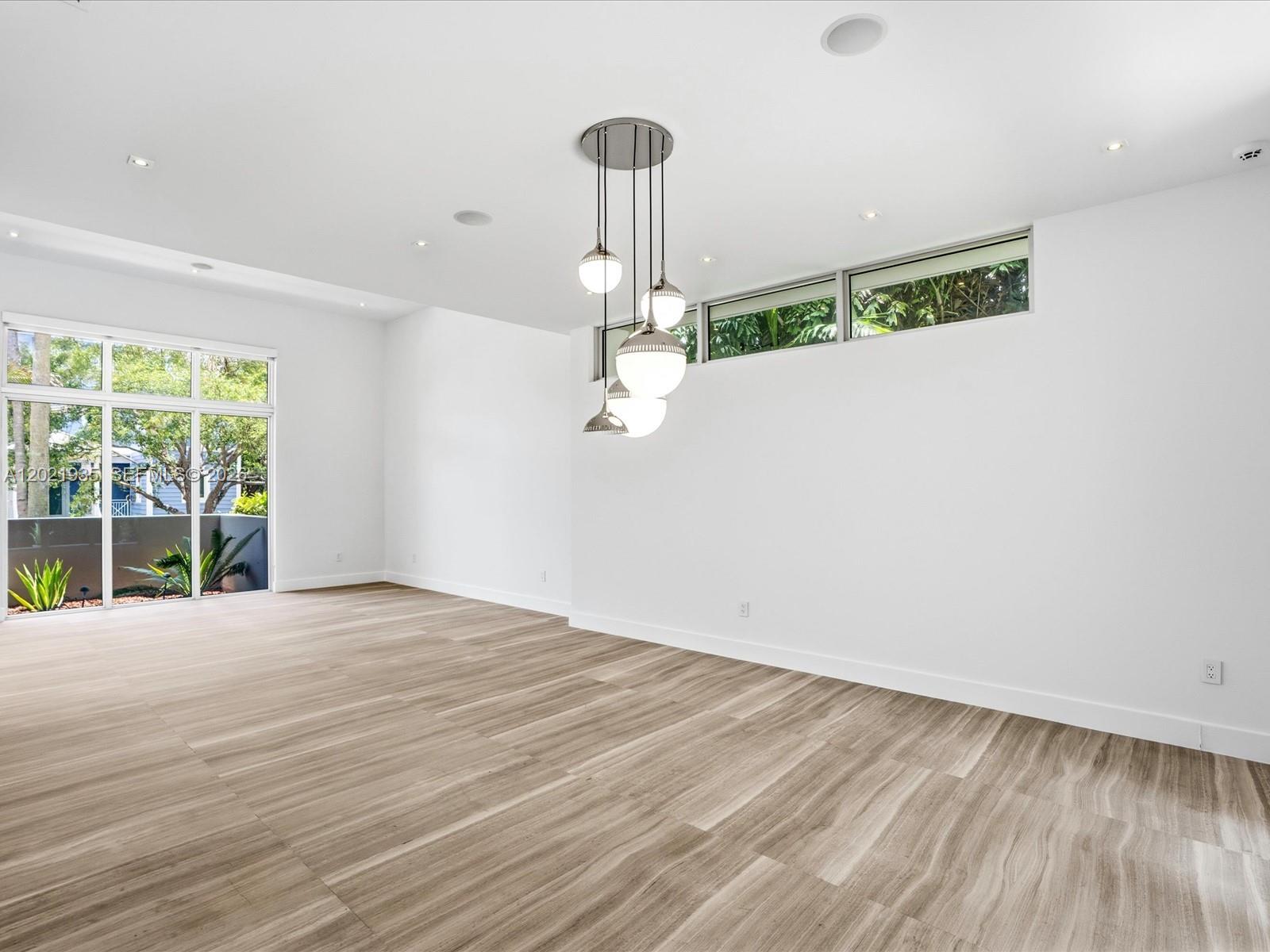 125 Hampton Ln Key Biscayne, FL 33149