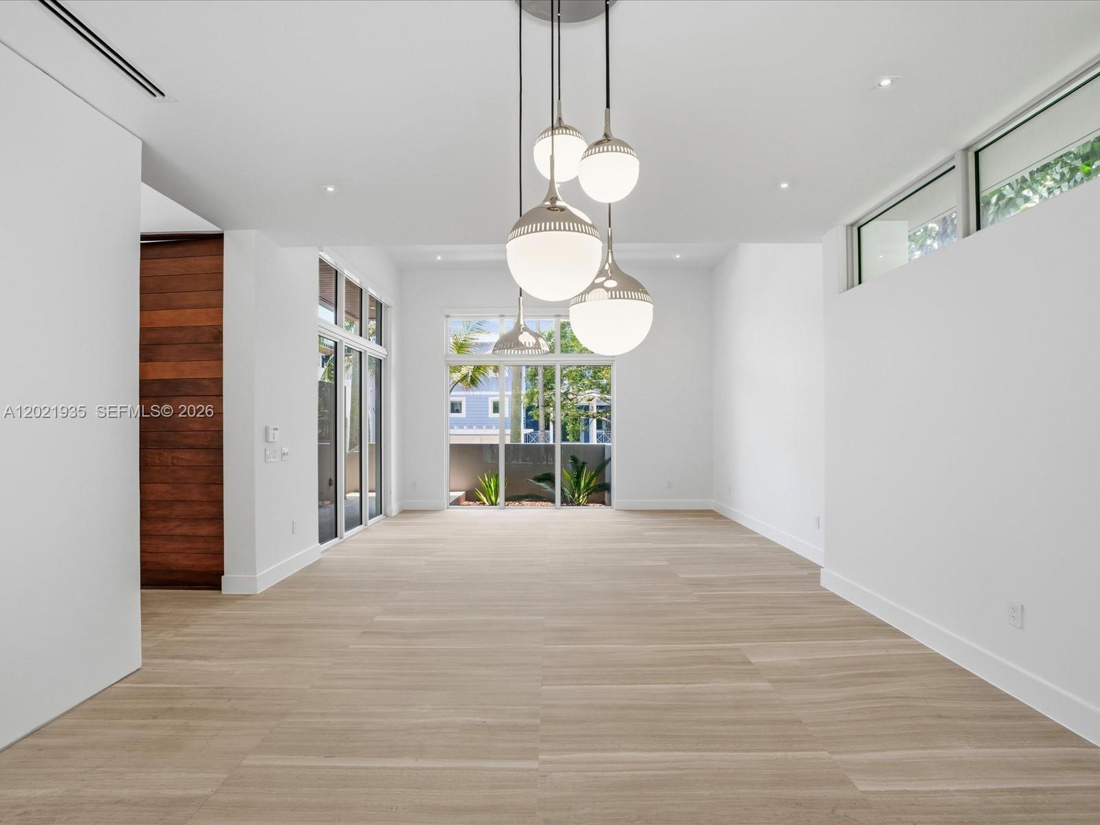 125 Hampton Ln Key Biscayne, FL 33149