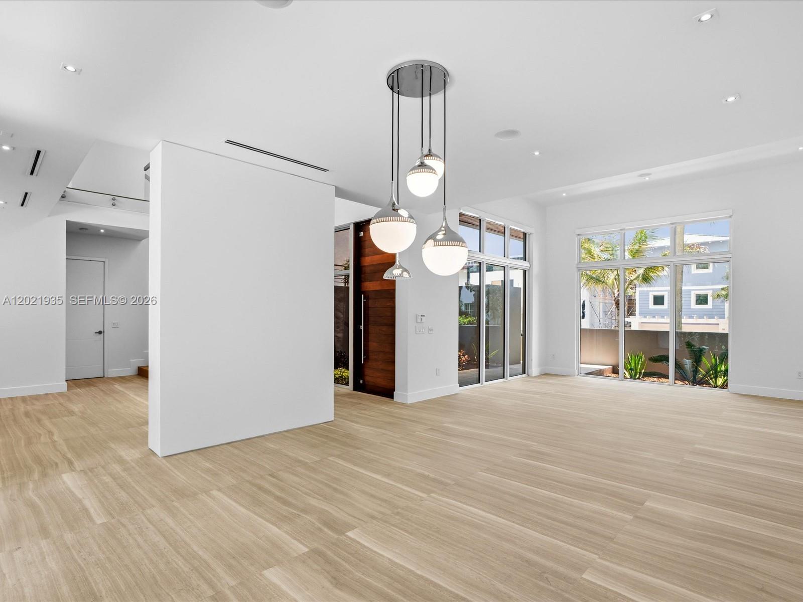 125 Hampton Ln Key Biscayne, FL 33149