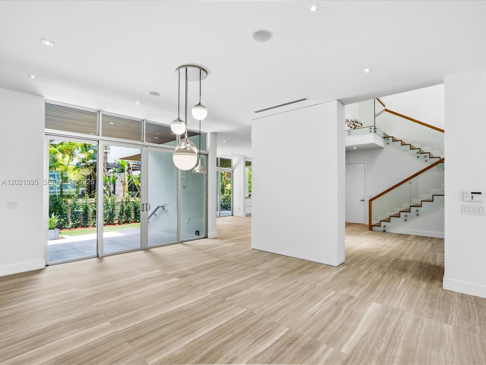125 Hampton Ln Key Biscayne, FL 33149