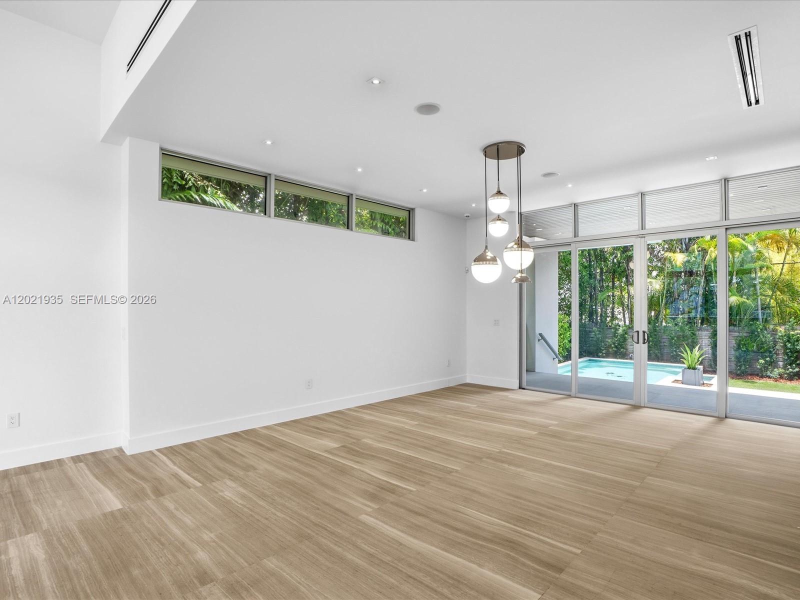 125 Hampton Ln Key Biscayne, FL 33149