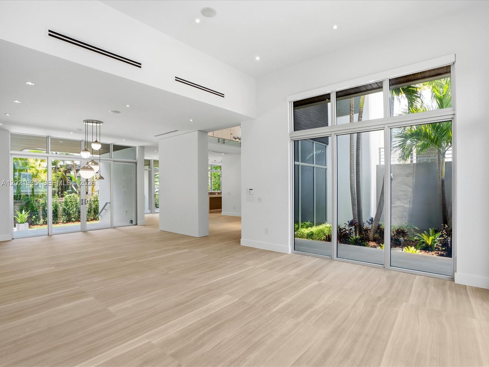 125 Hampton Ln Key Biscayne, FL 33149