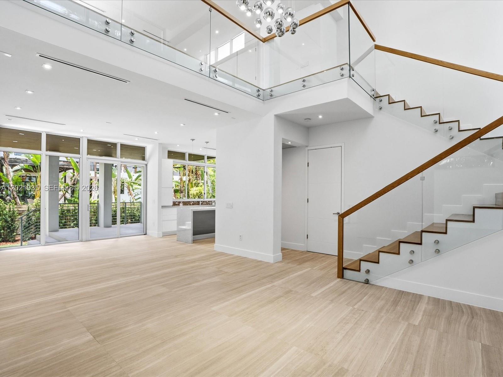 125 Hampton Ln Key Biscayne, FL 33149