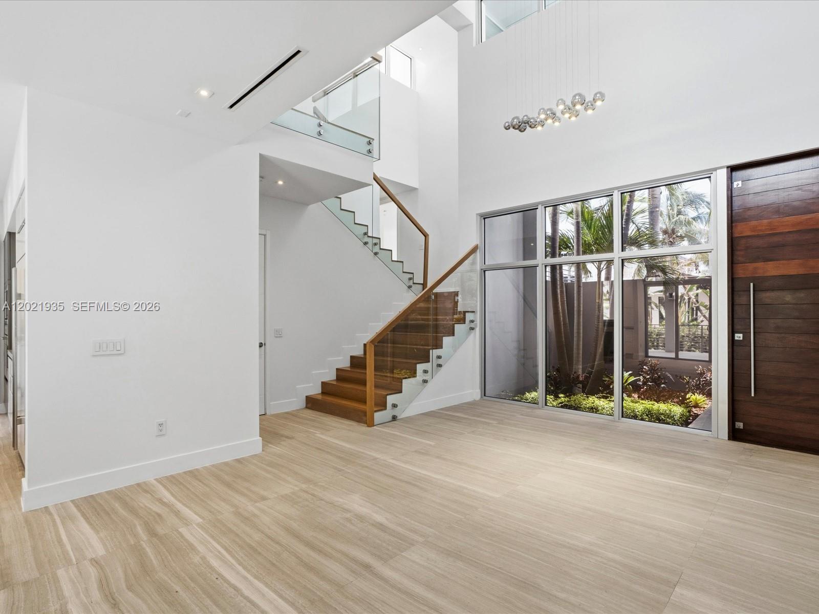 125 Hampton Ln Key Biscayne, FL 33149