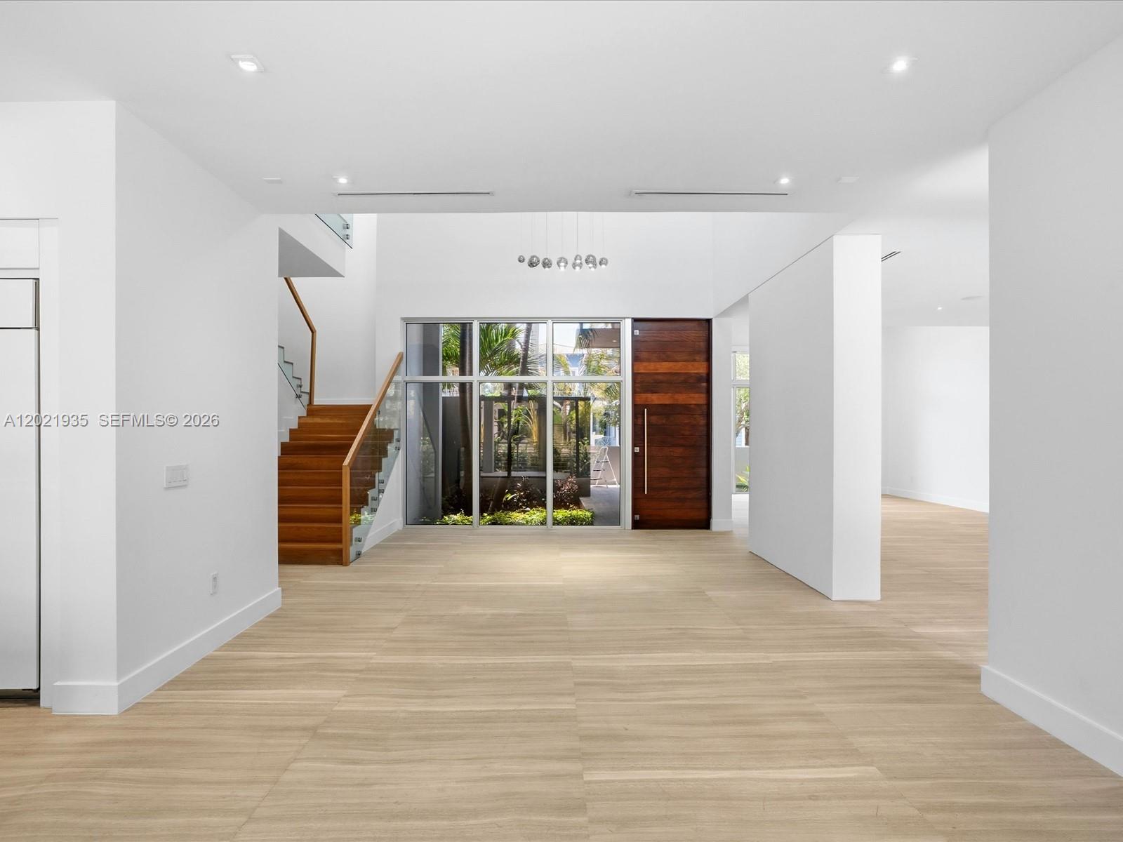 125 Hampton Ln Key Biscayne, FL 33149