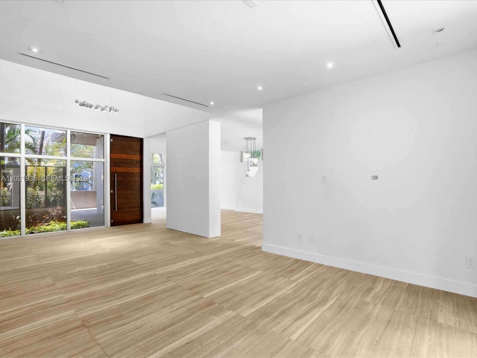 125 Hampton Ln Key Biscayne, FL 33149