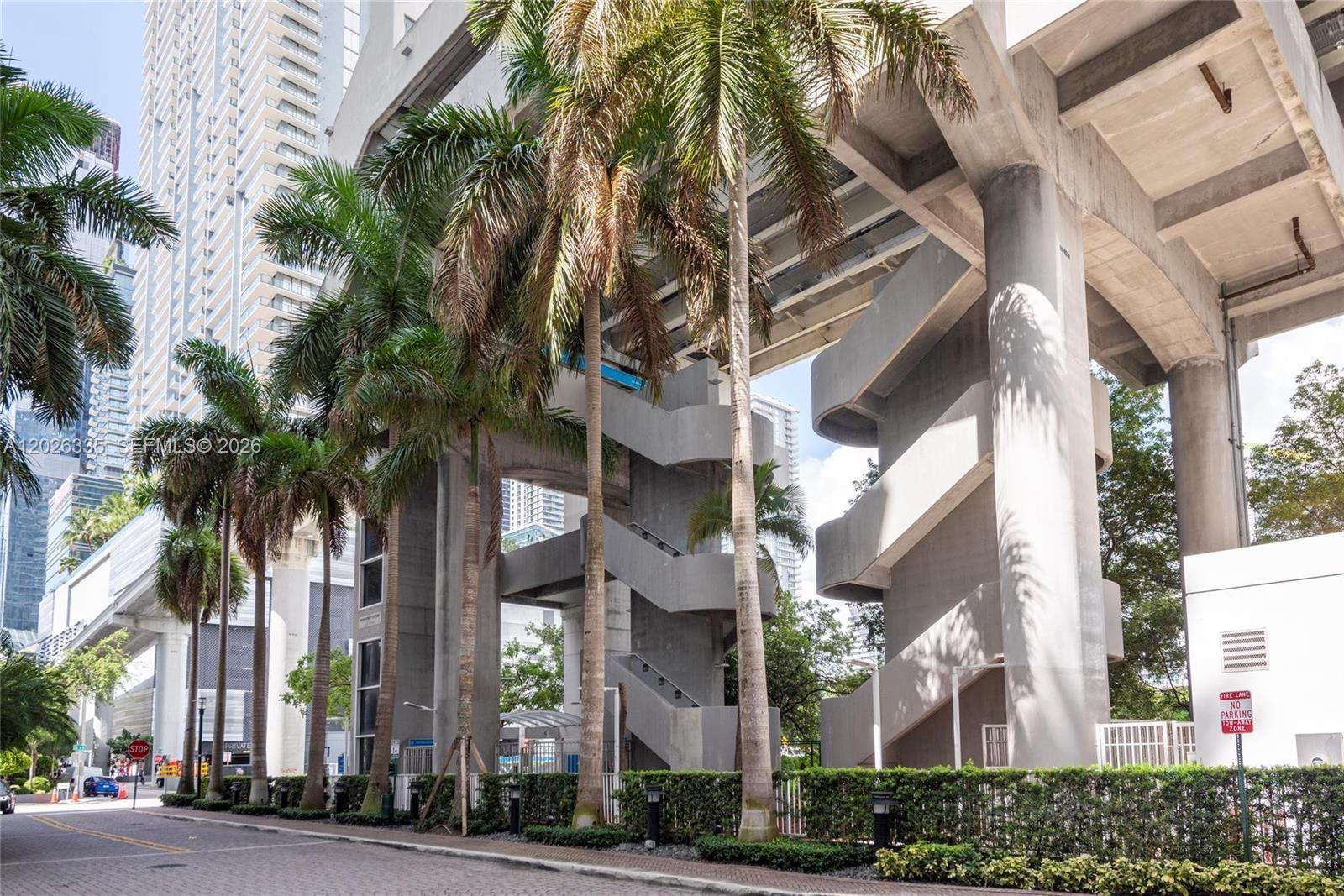 image Brickell on the River North9